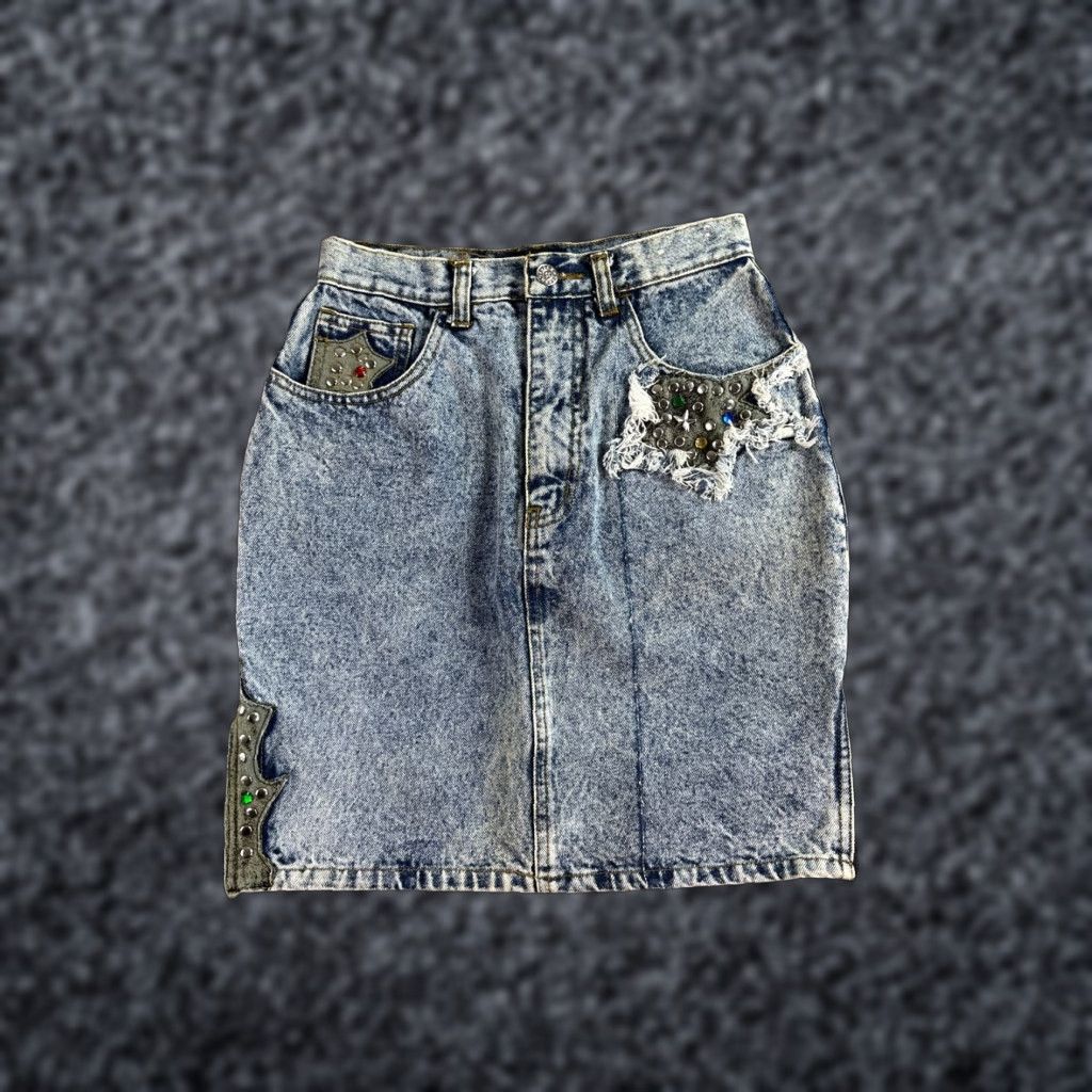 Denime VINTAGE Dakota Blue Skirt Womens 7 Denim Studded Grunge Straight & Pencil Casual Skirt Blues Womens 7 Grunge 90s Size 28" / US 6 / IT 42 - 1 Thumbnail