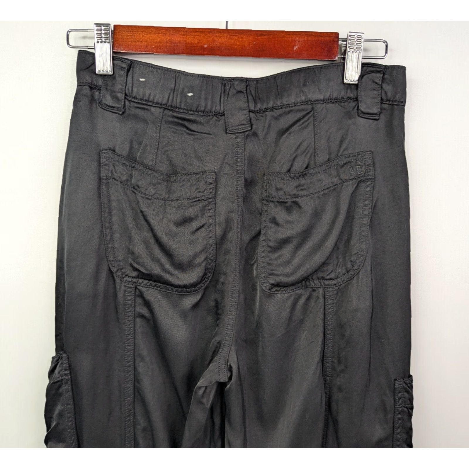 American Eagle Outfitters American Eagle Baggy Cargo Jogger Pants Short 00 Black Womens Size 24" / US 00 / IT 34 - 6 Thumbnail