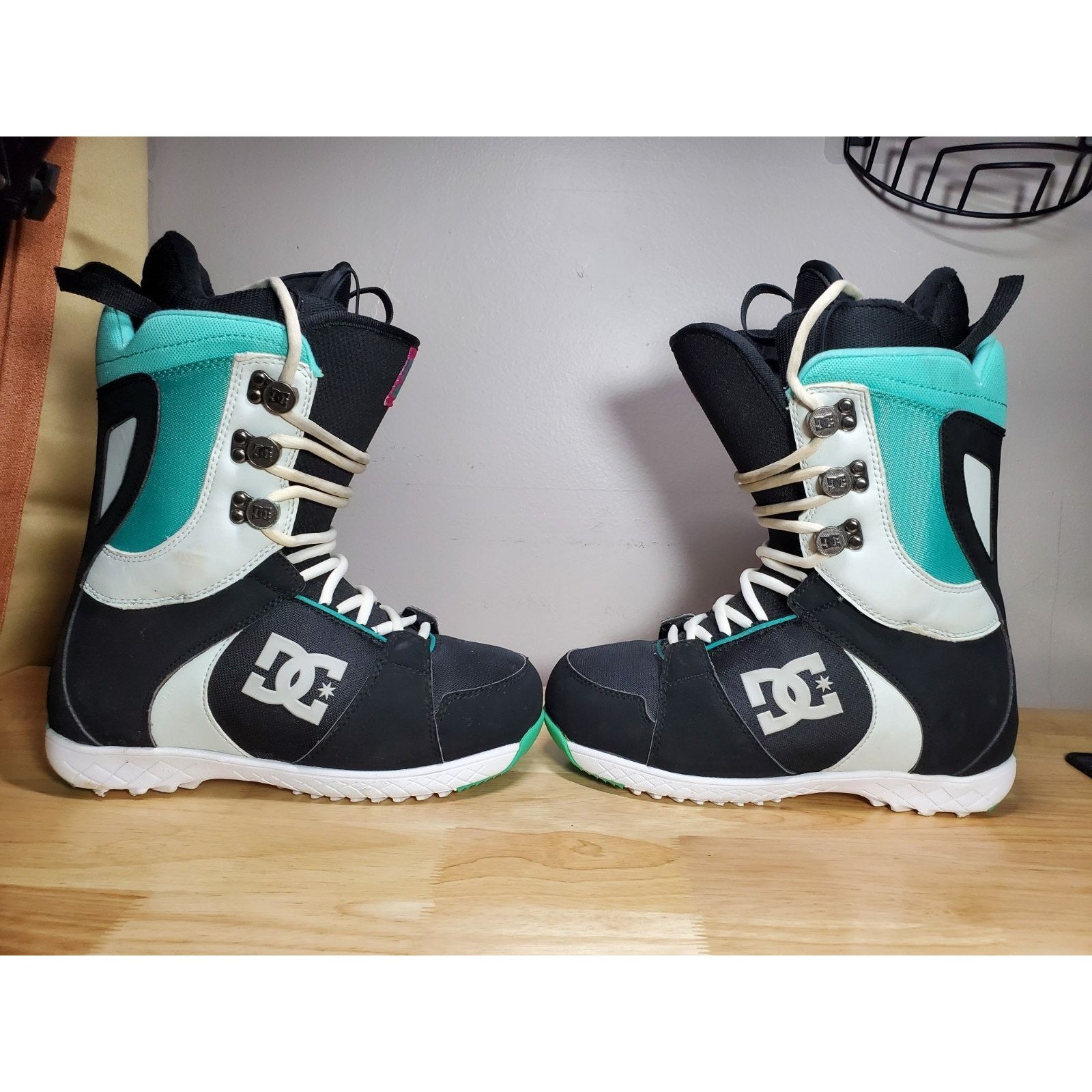 DC RARE DC Shoes Women's MISTY 2012 Snow Boots Snowboard Ski Size US 8.5 / IT 38.5 - 8 Thumbnail