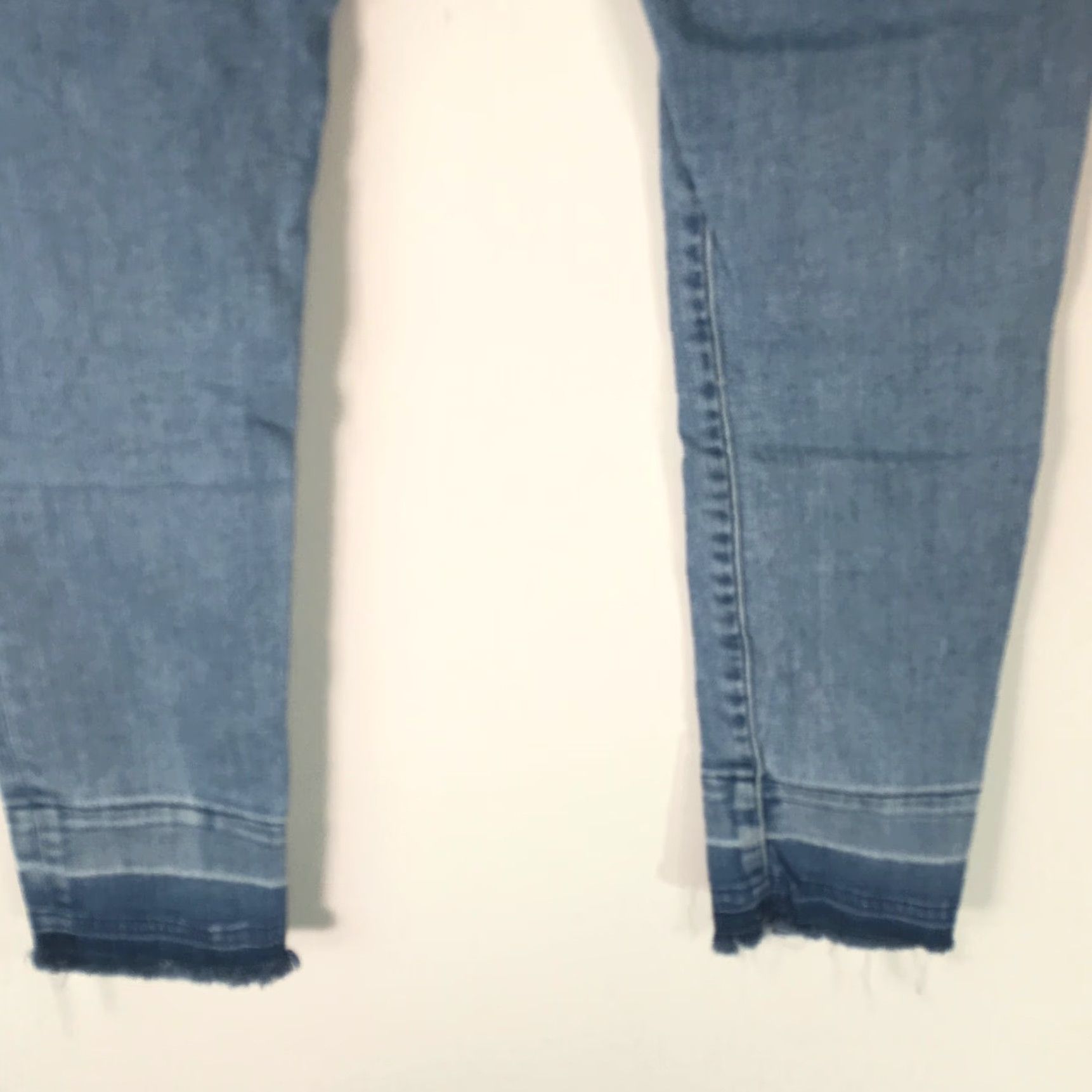 Abercrombie & Fitch Abercrombie & Fitch Harper Low Rise Ankle Blue Denim Jeans Womens 28 Inseam 28 Regular 5-Pocket Belt Loops Zipper Button 26/2L 28X28 Size 26" / US 2 / IT 38 - 6 Thumbnail