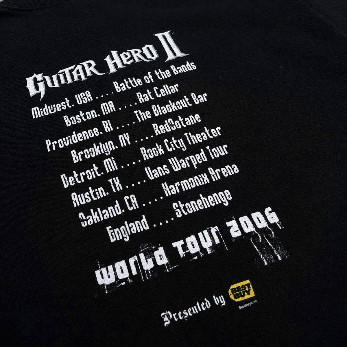Vintage Vintage Y2K Guitar Hero 2 World Tour 2006 Nice Graphic Tee Size US XL / EU 56 / 4 - 5 Thumbnail