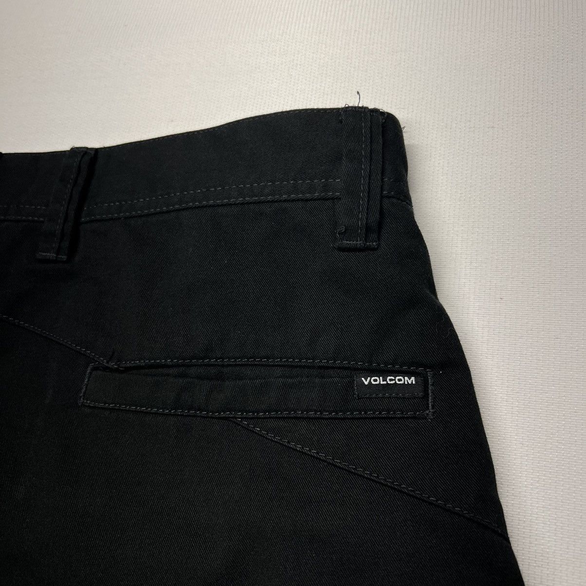 Volcom Volcom Chino Shorts Black Board Beach Casual Simple Skate Size US 30 / EU 46 - 9 Thumbnail