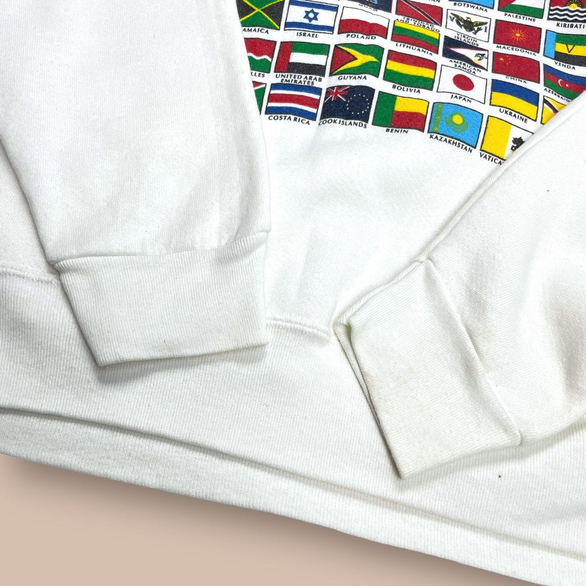 Vintage Vintage Sweatshirt with national flags pattern Size US XL / EU 56 / 4 - 6 Thumbnail