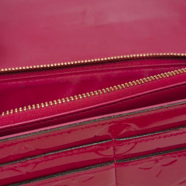 Louis Vuitton Louis Vuitton (LV) Sarah patent leather solid color embosse Size ONE SIZE - 8 Thumbnail