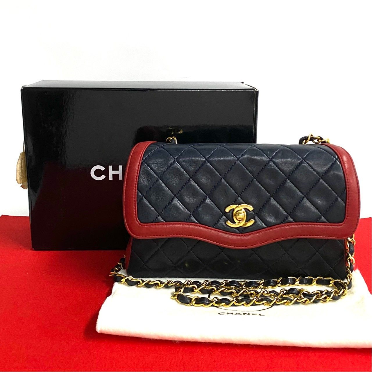 Chanel Chanel Matelasse Lambskin Shoulder Bag Leather Shoulder Bag in Blue, Women's