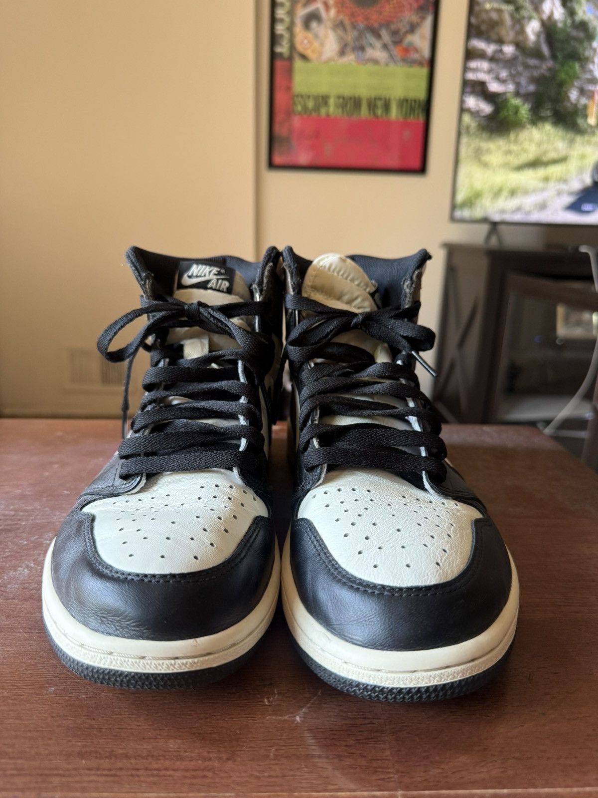 Jordan Brand Air Jordan 1 Retro High OG 'Dark Mocha Size US 10 / EU 43 - 1 Thumbnail