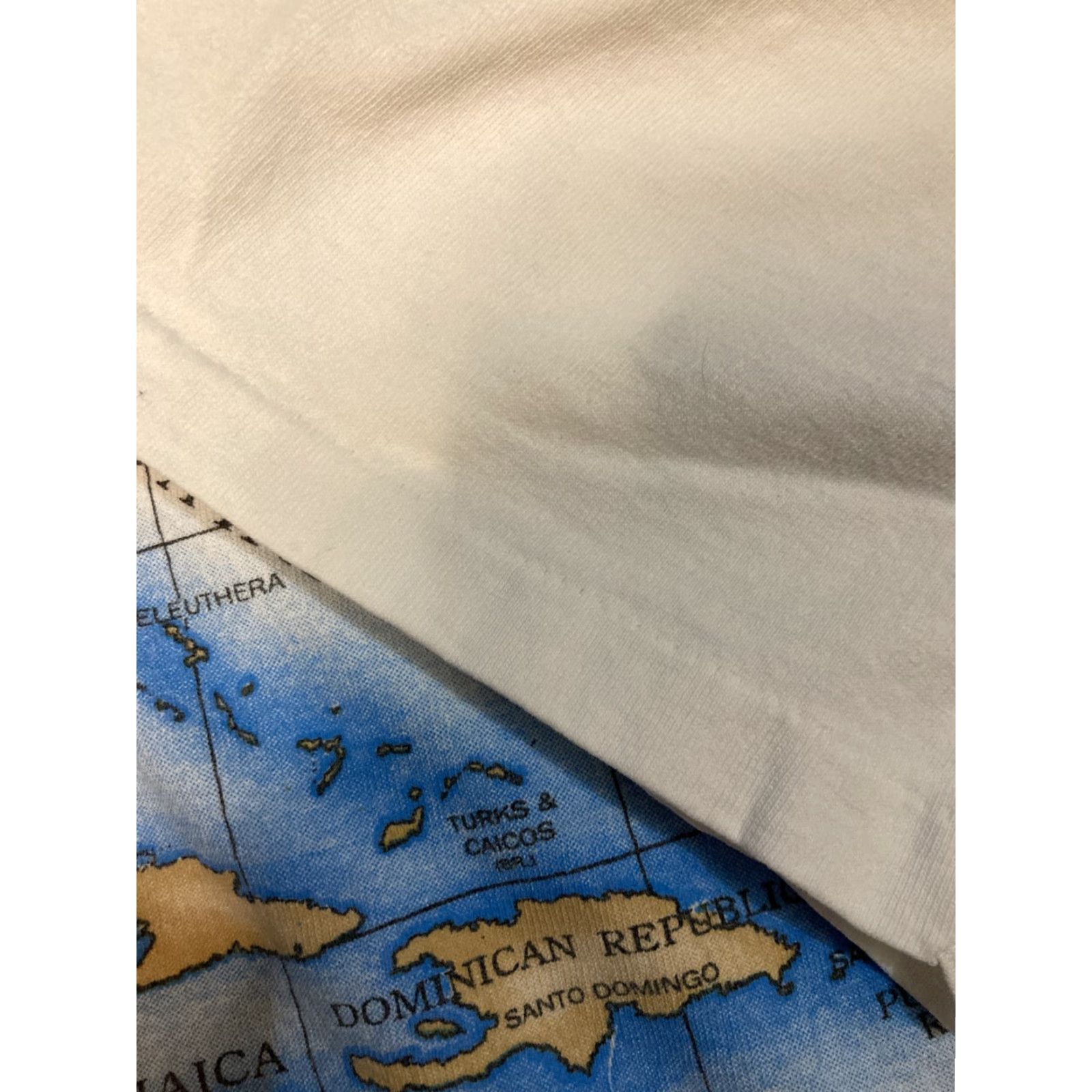 Vintage VINTAGE Oneita Aruba Islands Paradise Nature Tee XL White T-Shirt Mens Stitch, Nature, Vintage, White, XL, Regular Size US XL / EU 56 / 4 - 4 Thumbnail