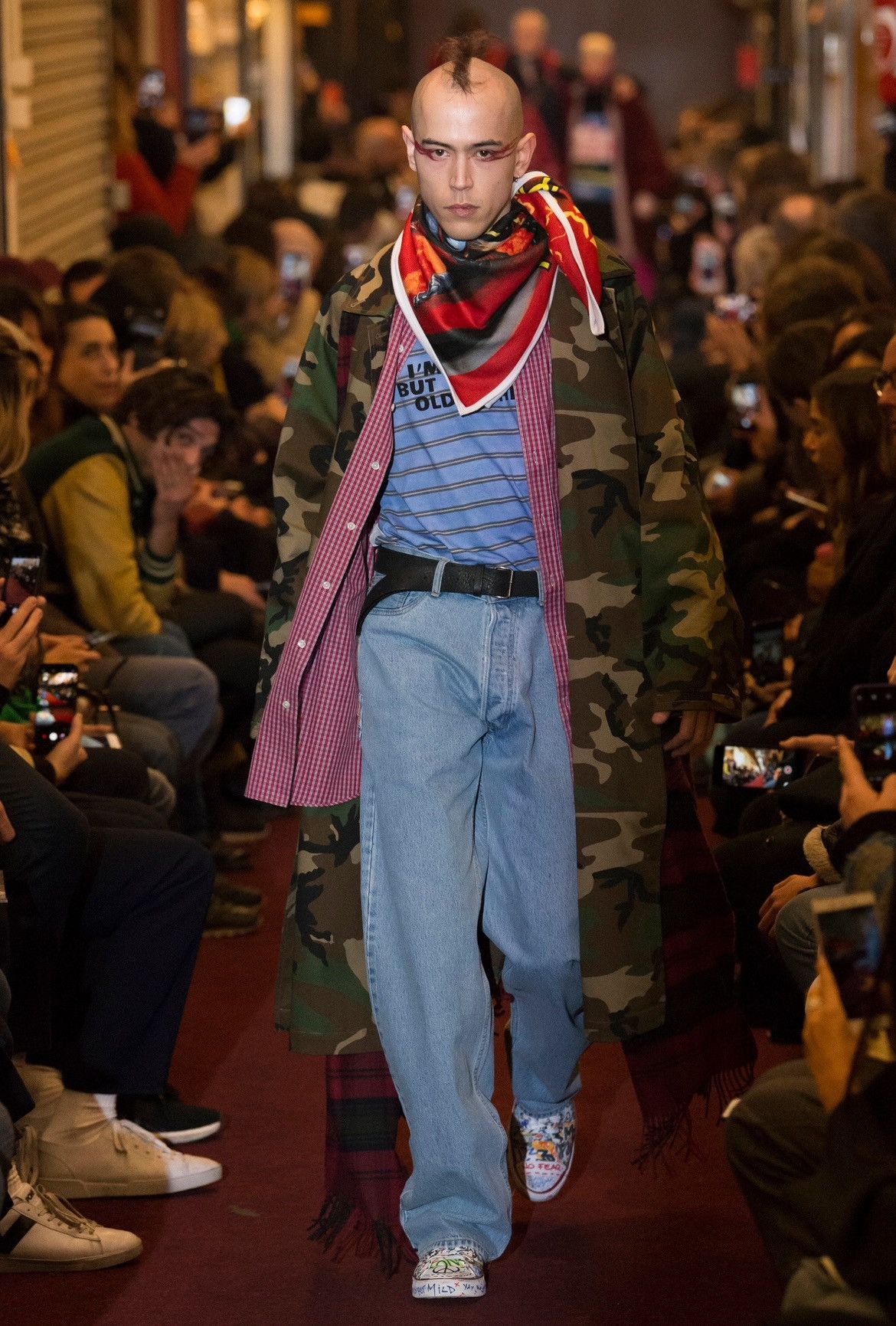 Vetements AW18 Virgin But This Is An Old T-Shirt Runway Tee Size US S / EU 44-46 / 1 - 1 Thumbnail
