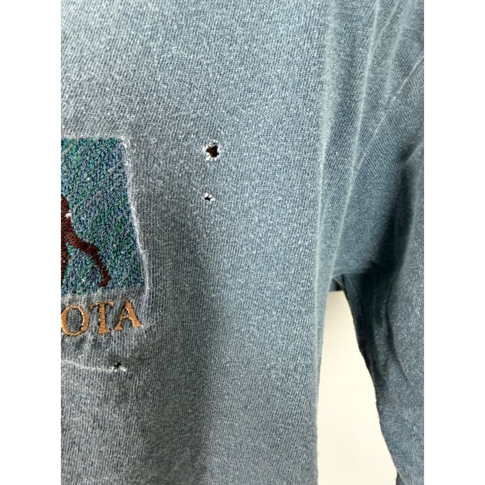 Vintage VINTAGE Sutton's Minnesota T-Shirt Mens Short Sleeve Crew Neck Blue Embroidered 90s Grunge Animals Outdoor 1990s Vintage Shirt Size US M / EU 48-50 / 2 - 6 Thumbnail