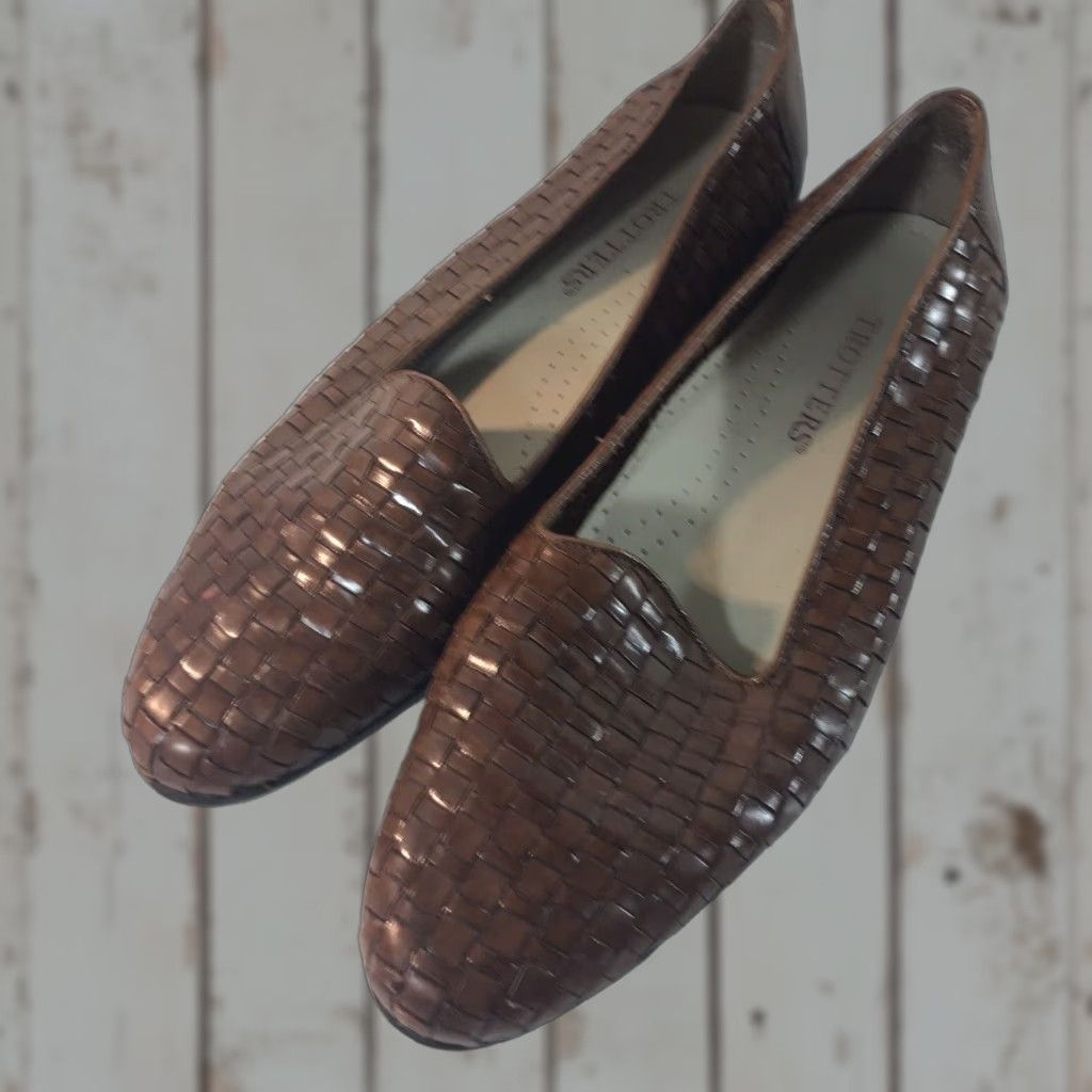 Vintage Trotters Women’s Leather Loafers Size 9N Brown Basket Weave Casual Comfort Slip On Size US 9 / IT 39 - 1 Thumbnail