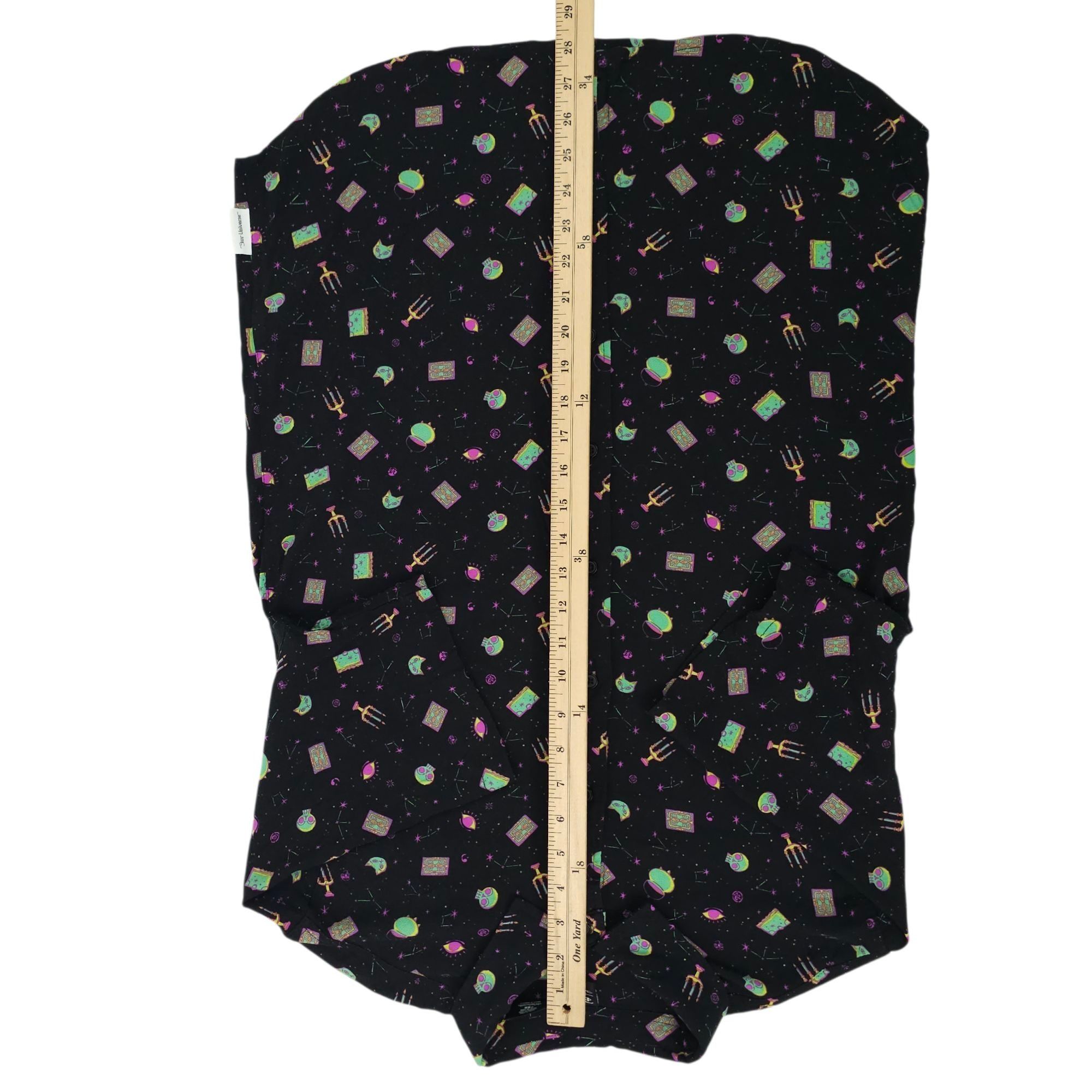 Disney Disney Hocus Pocus Button Front Woven Shirt Adult M Size US M / EU 48-50 / 2 - 5 Thumbnail