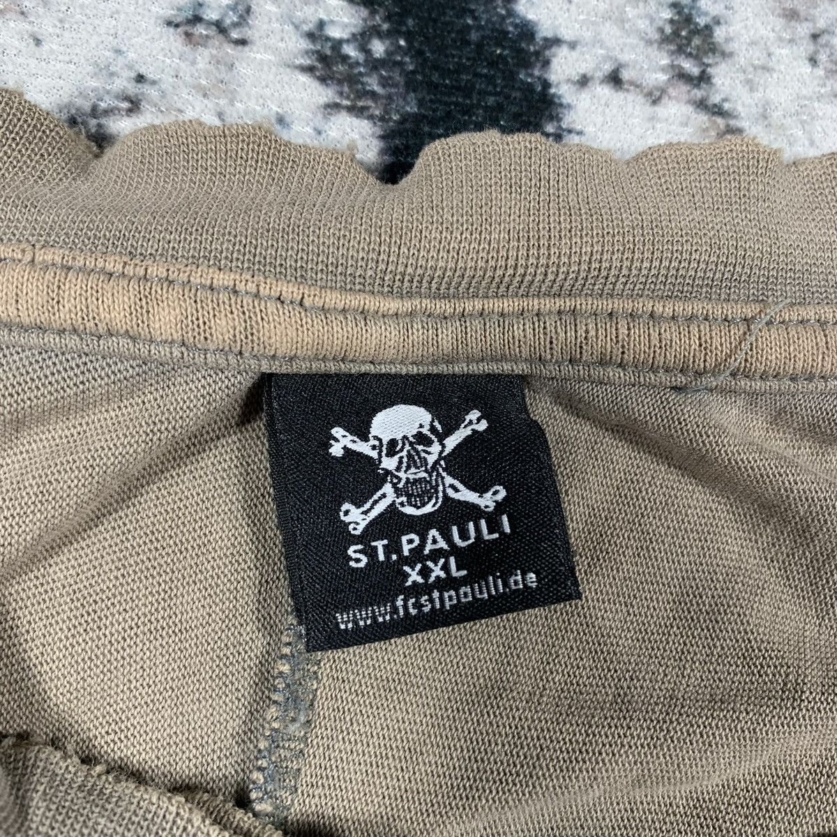 Vintage ST PAULI FC Embroidered Skull Print Vintage T-shirt Tee XXL Size US XXL / EU 58 / 5 - 11 Thumbnail