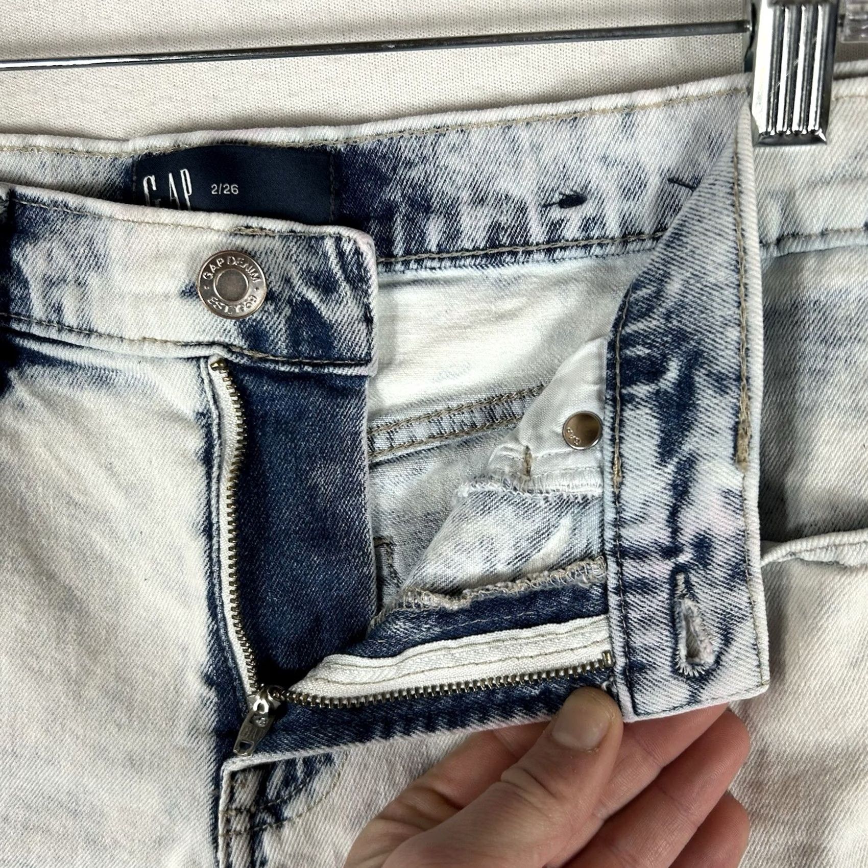 Gap Gap Denim Jean Shorts Womens 2 Blue Sunbleach 5" Inseam Casual Summer Beach Shorts Womens 2 Dawn? Size 26" / US 2 / IT 38 - 2 Thumbnail