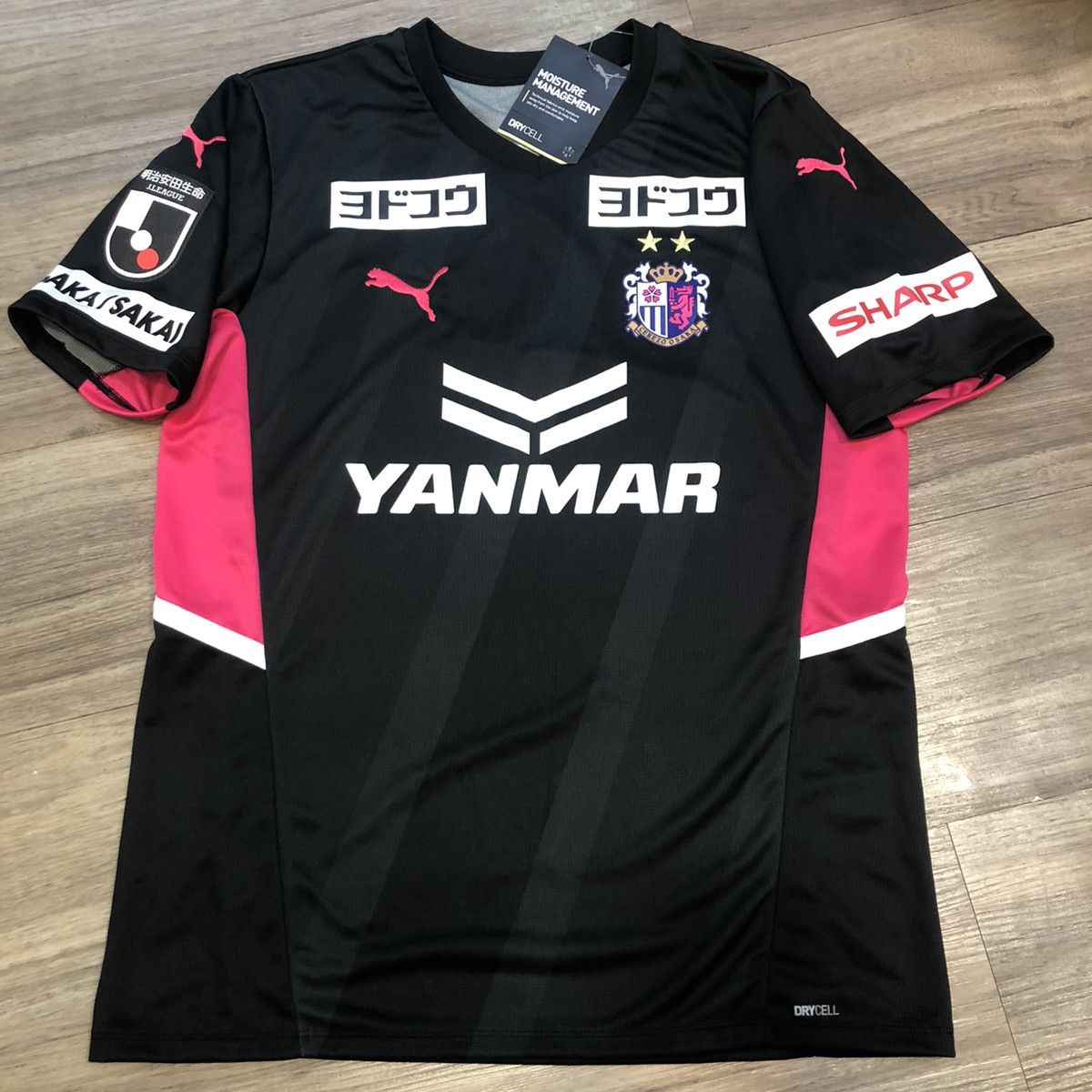 image of Puma x Soccer Jersey Osaka Cerezo 2022 Goalkeeper Gk Shirt in Black/Pink, Men's (Size Medium)