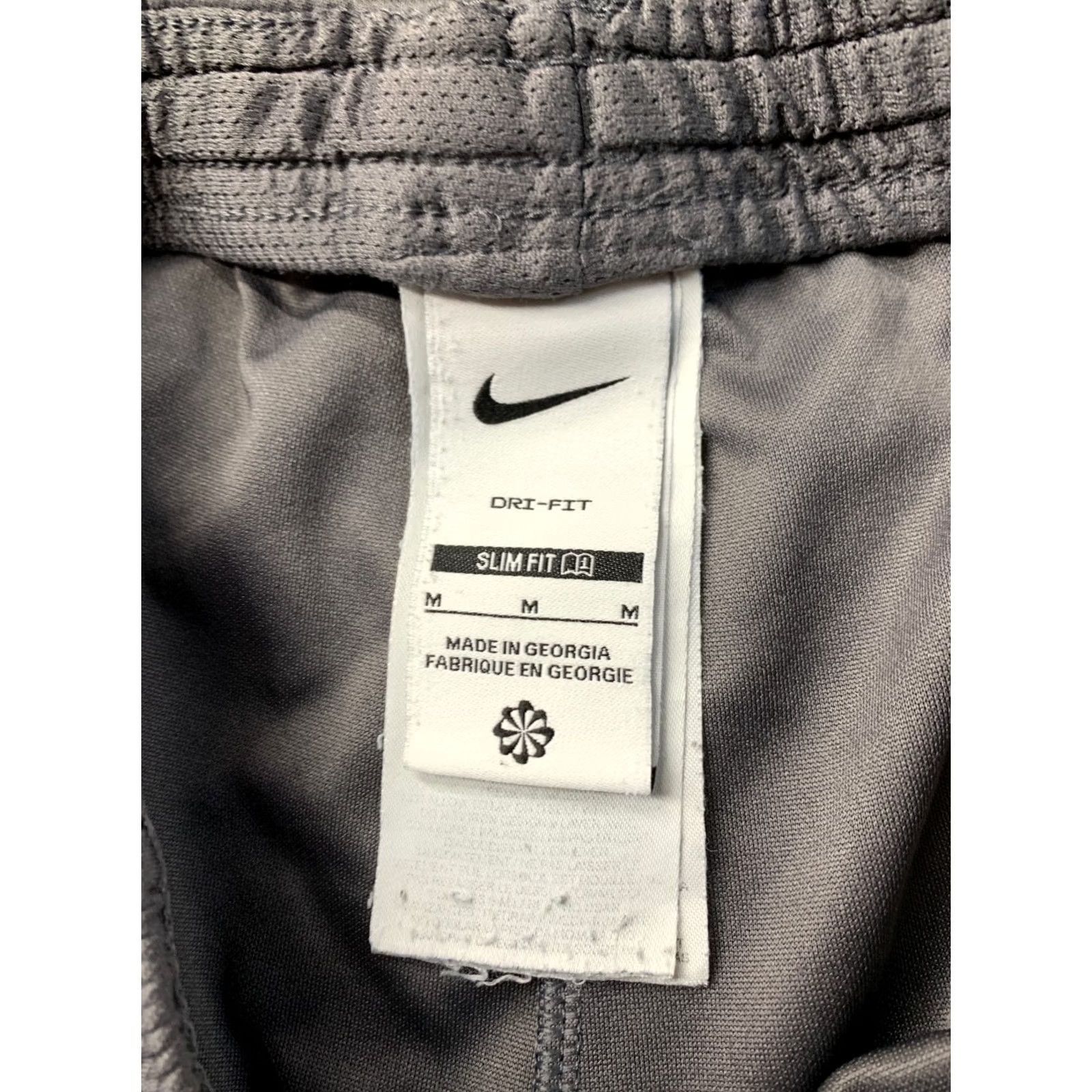Nike NIKE Dri-FIT Academy MEN Training Football Soccer Slim Shorts M Gray and Black Slim Fit Summer 36 cm 32 cm 100% Polyester Nike Academy Mens Shorts Size US 31 - 5 Thumbnail