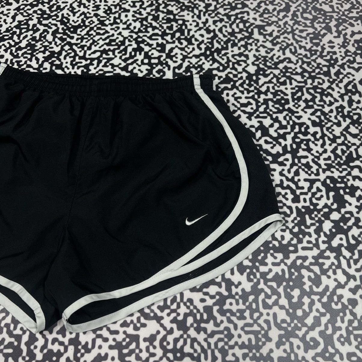 Nike Vintage Y2K Nike Swoosh Logo Retro Sport Style Casual Shorts Size US 31 - 3 Thumbnail