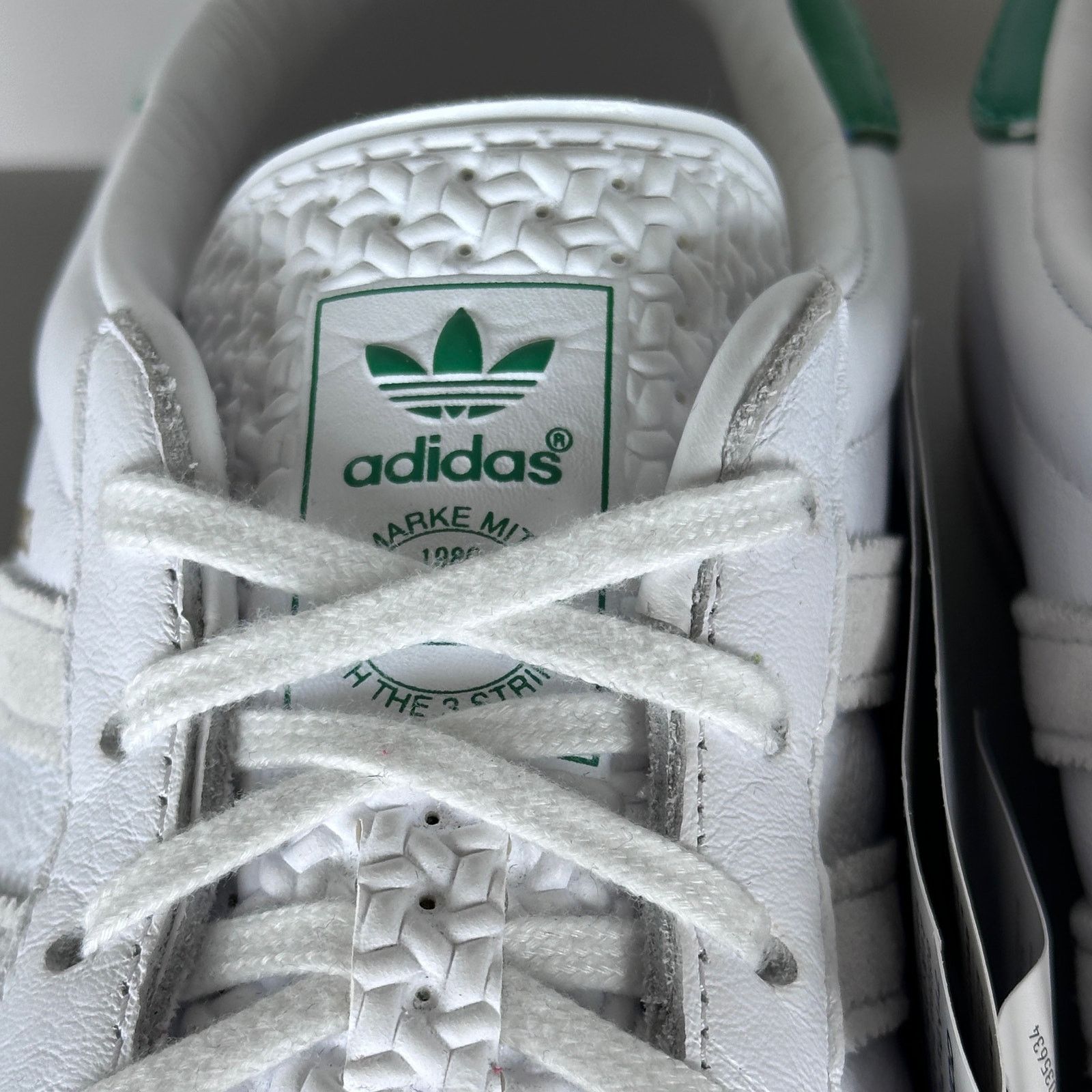Adidas × Kith Classic Gazelle Indoor White/Green Size US 7 / EU 40 - 9 Thumbnail
