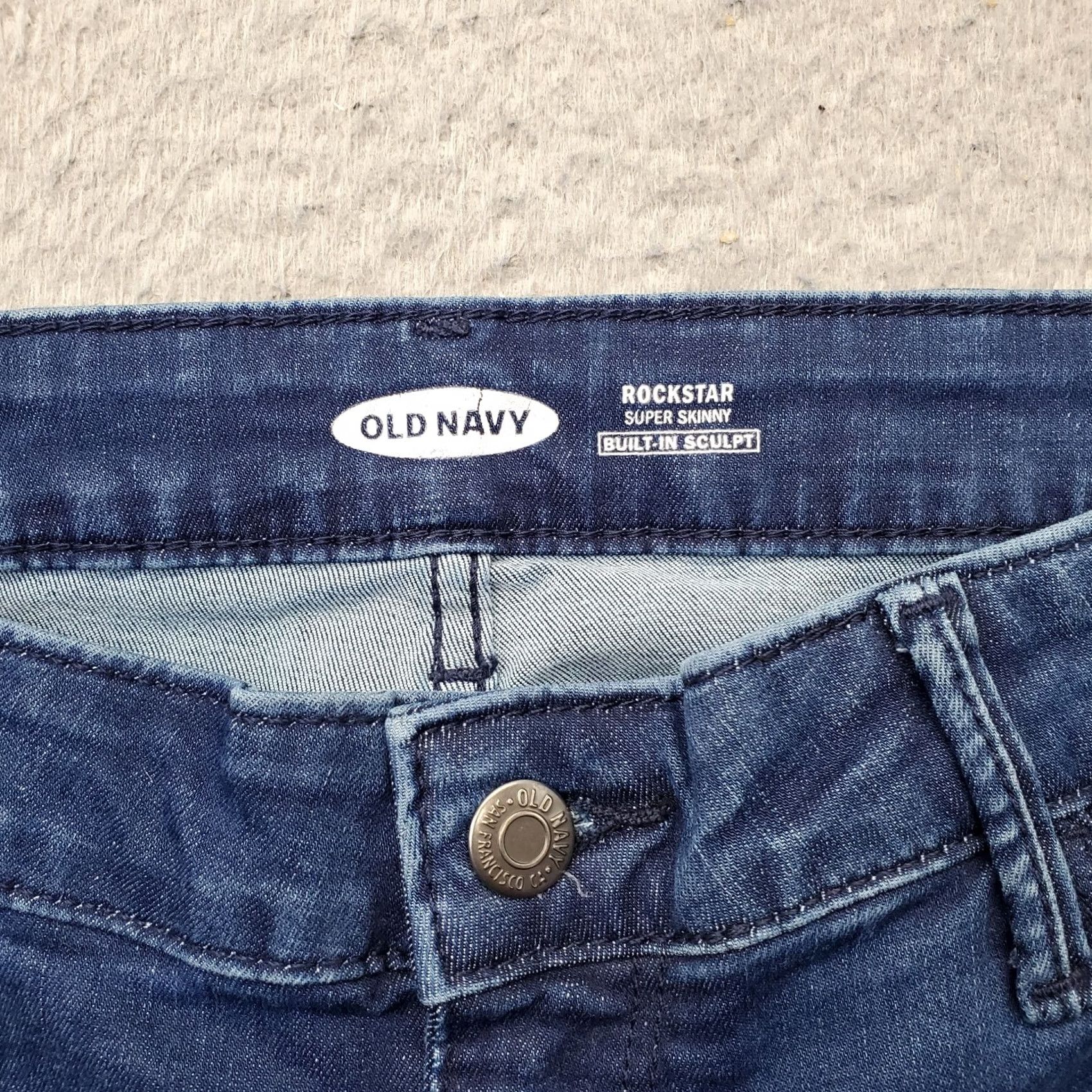 Old Navy Old Navy Rockstar Jeans Women 10 Blue Denim Super Skinny Built in Sculpt Raw Hem Jeans Womens Size 10 Blue Denim 5-Pocket Design Regular Fit Size 32" / US 10 / IT 46 - 7 Thumbnail