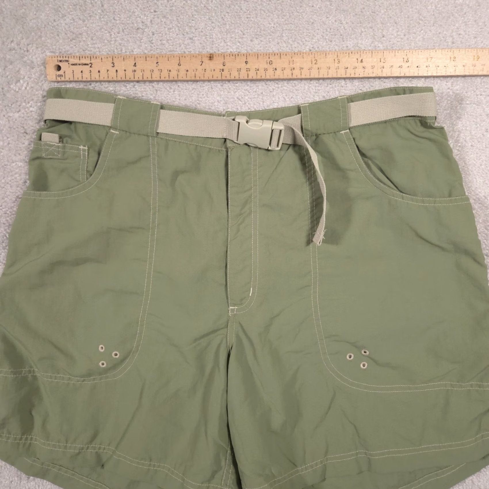 Vintage Guide Series Shorts 18 Green Utility Nylon Hiking Outdoors Pockets Buckle Womens Size 40" / US 18 - 6 Thumbnail