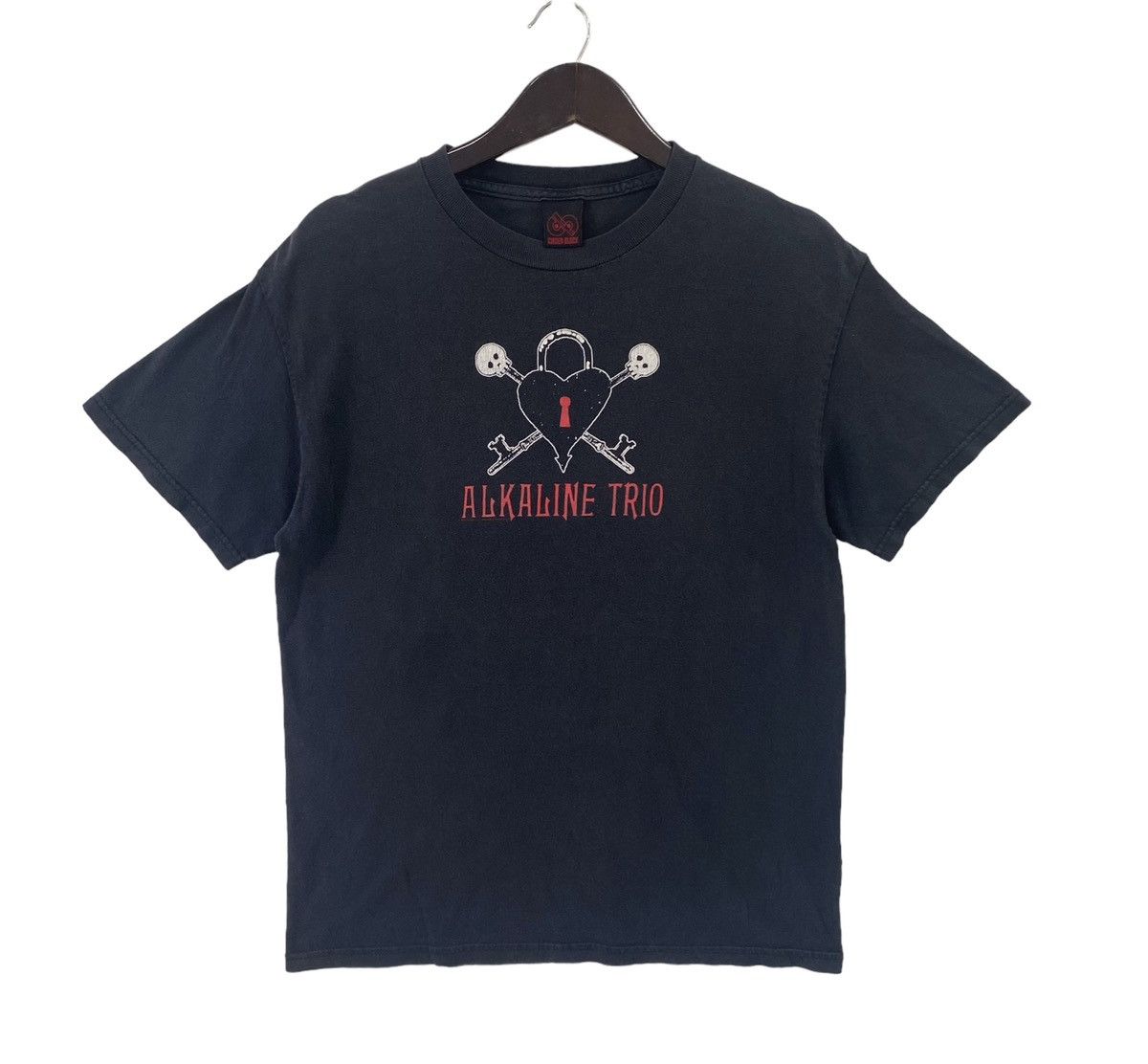 Band Tees 💥VINTAGE ALKALINE TRIO Punk rock band 2004 tee shirt Size US M / EU 48-50 / 2 - 1 Thumbnail