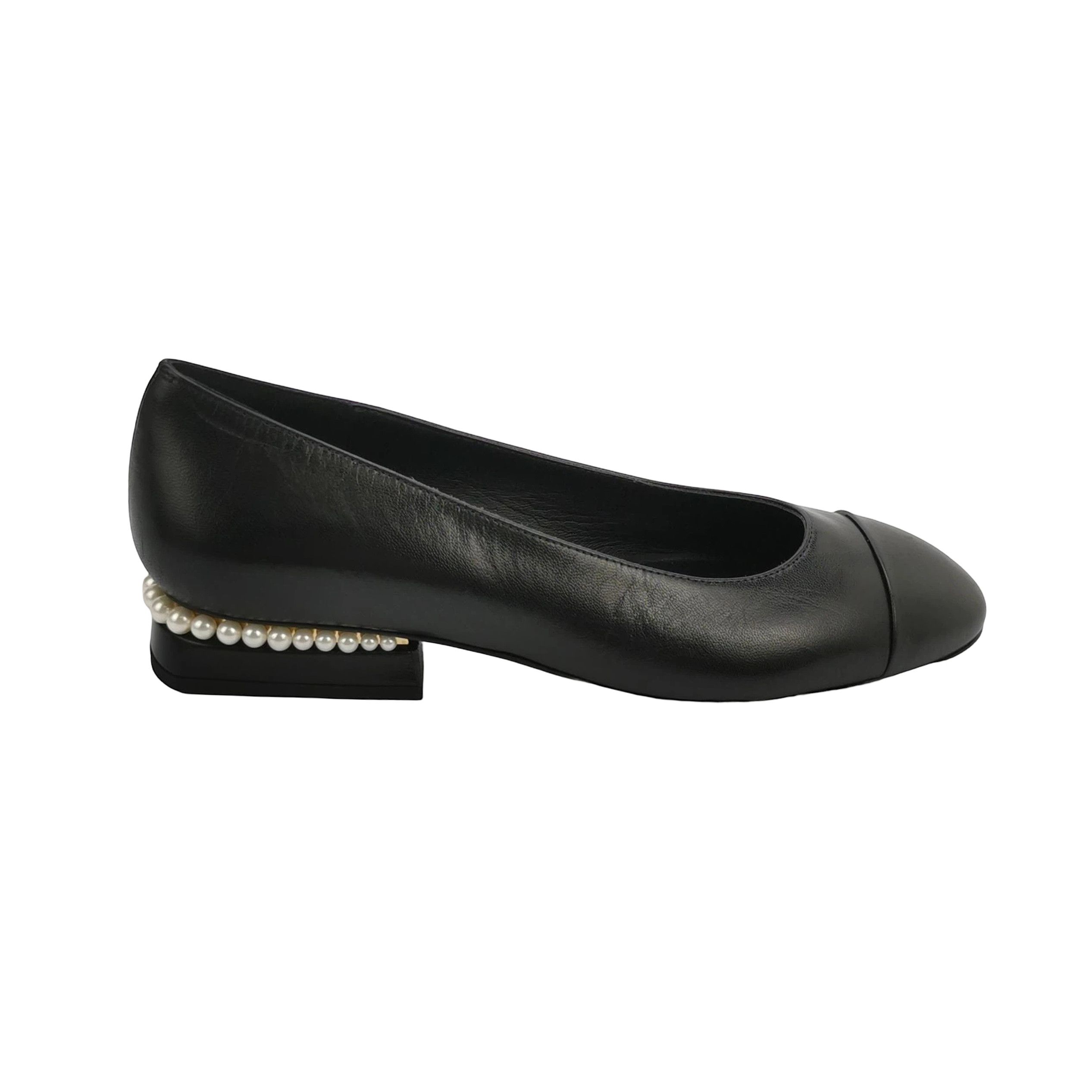 Chanel Chanel Women 8 Flats Size US 8 / IT 38 - 1 Thumbnail