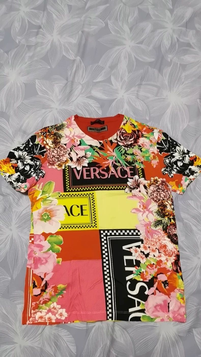Versace Versace Men's comfortable and stylish cotton t-shirt Size US S / EU 44-46 / 1 - 1 Thumbnail