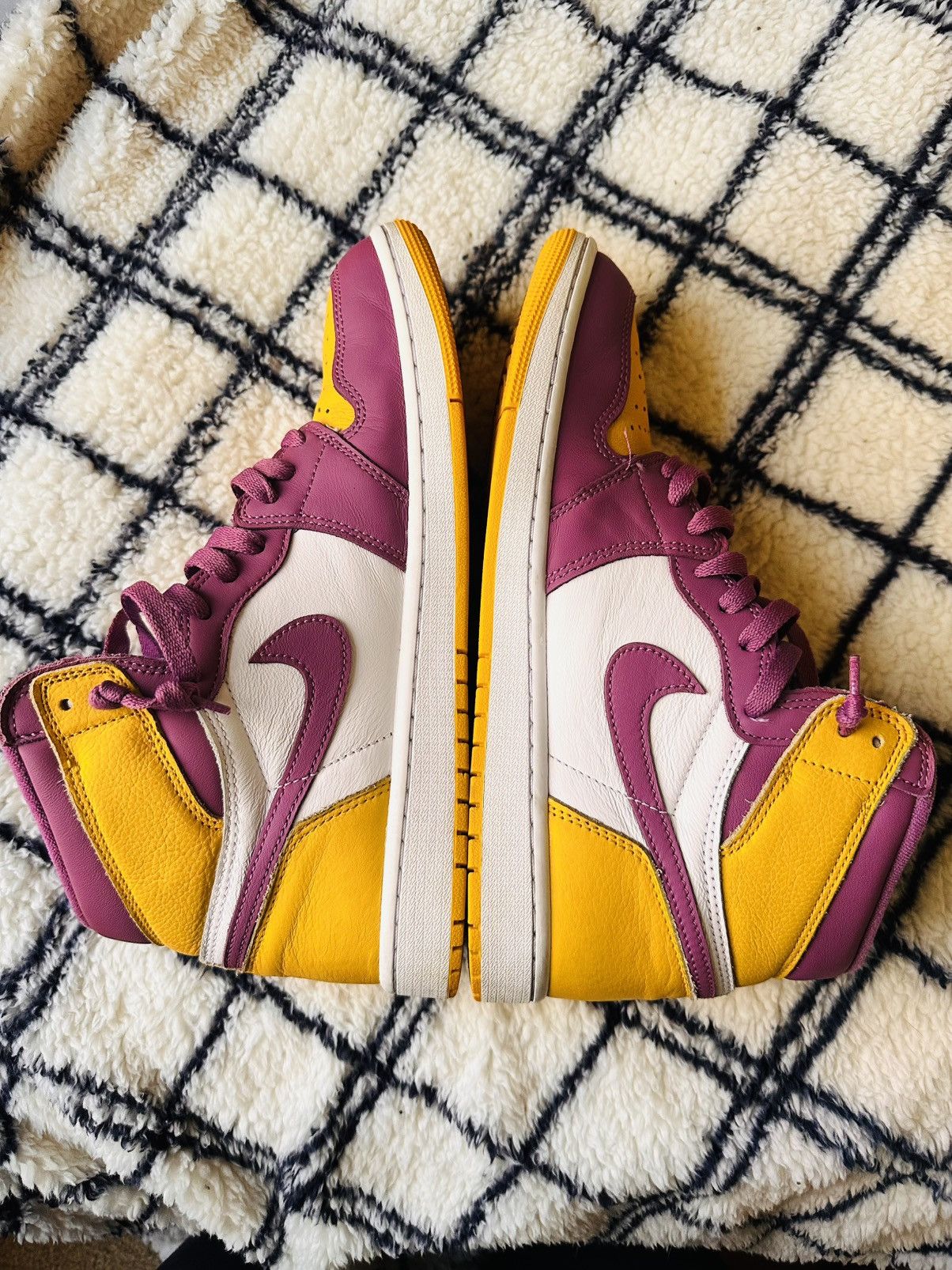 Jordan Brand Jordan 1 Retro High Brotherhood OG Size US 10.5 / EU 43-44 - 1 Thumbnail