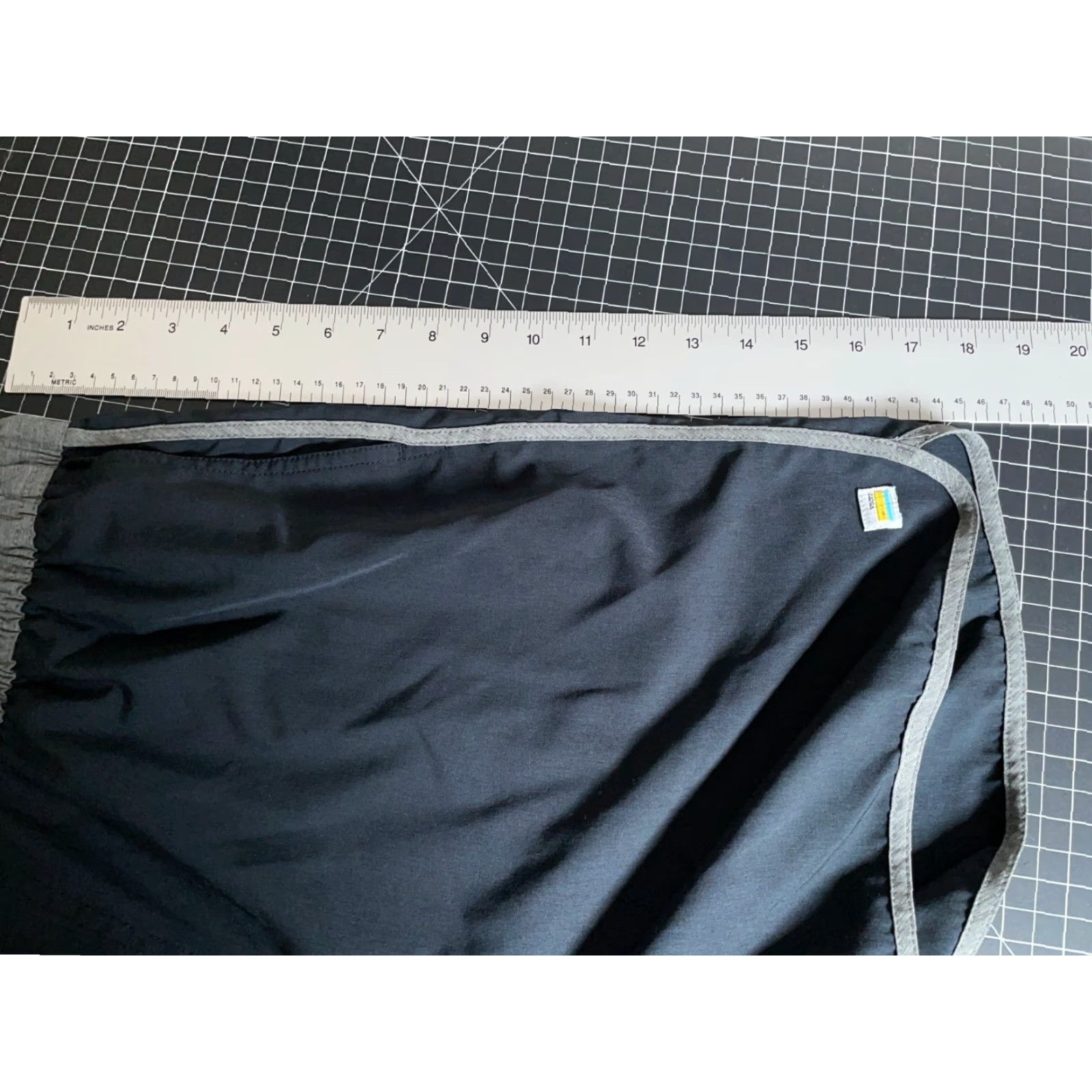 Vuori Vuori Banks Shorts Men's 2XL Black Drawstring Inseam 7" V330 Athletic Casual Activewear Elastic Waist Pockets Cotton Polyester Cotton Blend Short Size US 34 / EU 50 - 7 Thumbnail