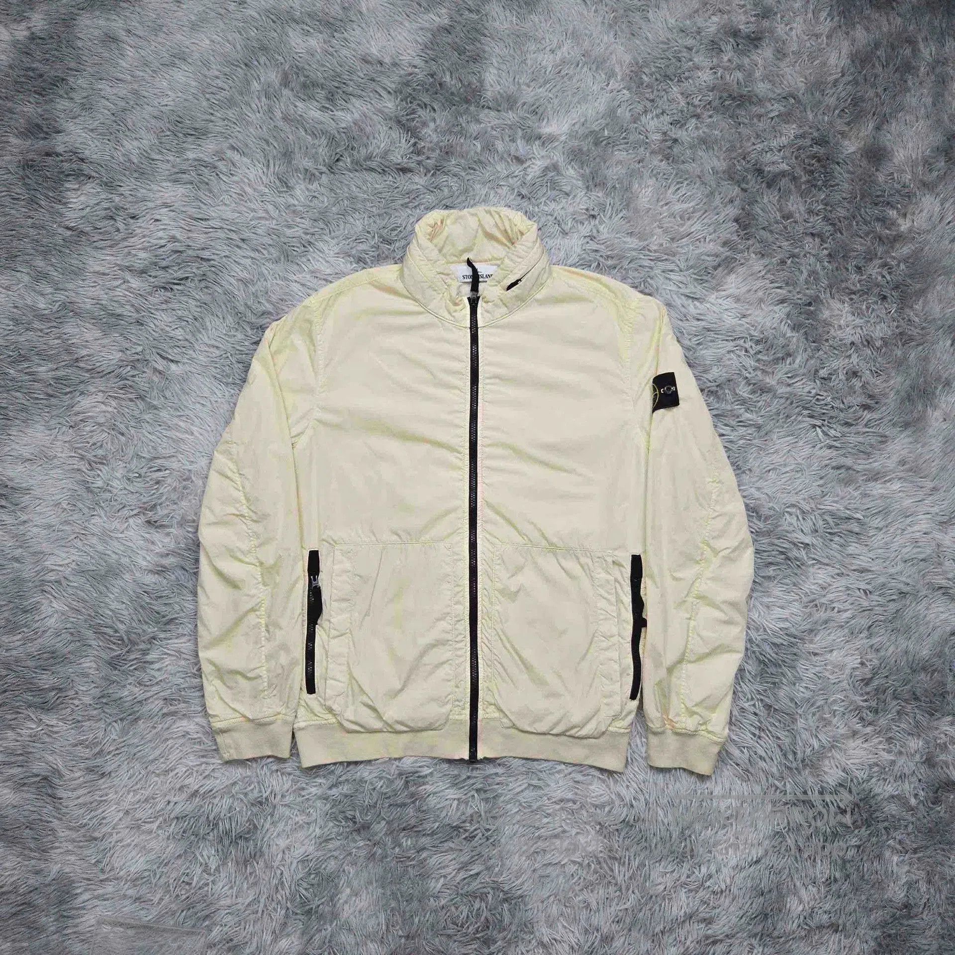 Stone Island stone island cream yellow half. Size US L / EU 52-54 / 3 - 1 Thumbnail