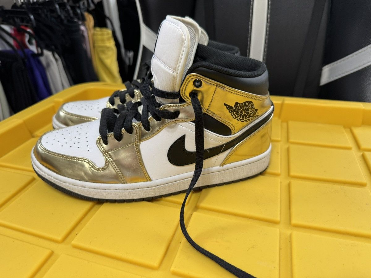 Jordan Brand Jordan Sneakers White and Gold Size US 9 / EU 42 - 3 Thumbnail