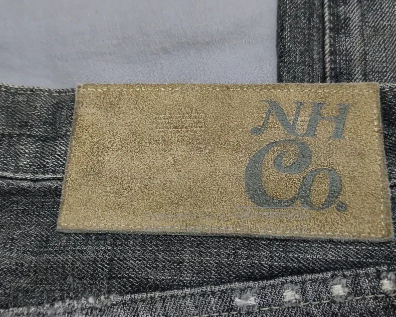 Neighborhood Neighborhood size M Jeans Size US 27 - 5 Thumbnail