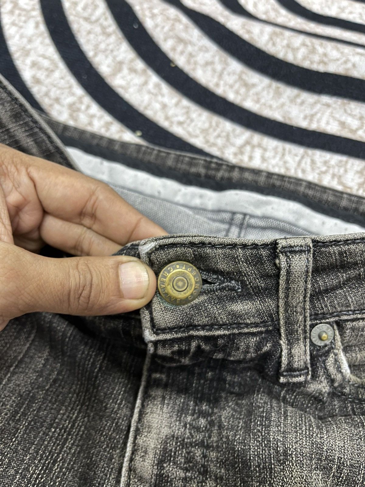 If Six Was Nine 2000s IFSIXWASNINE INSPIRED DISTRESSED FLARE JEANS Size US 30 / EU 46 - 7 Thumbnail