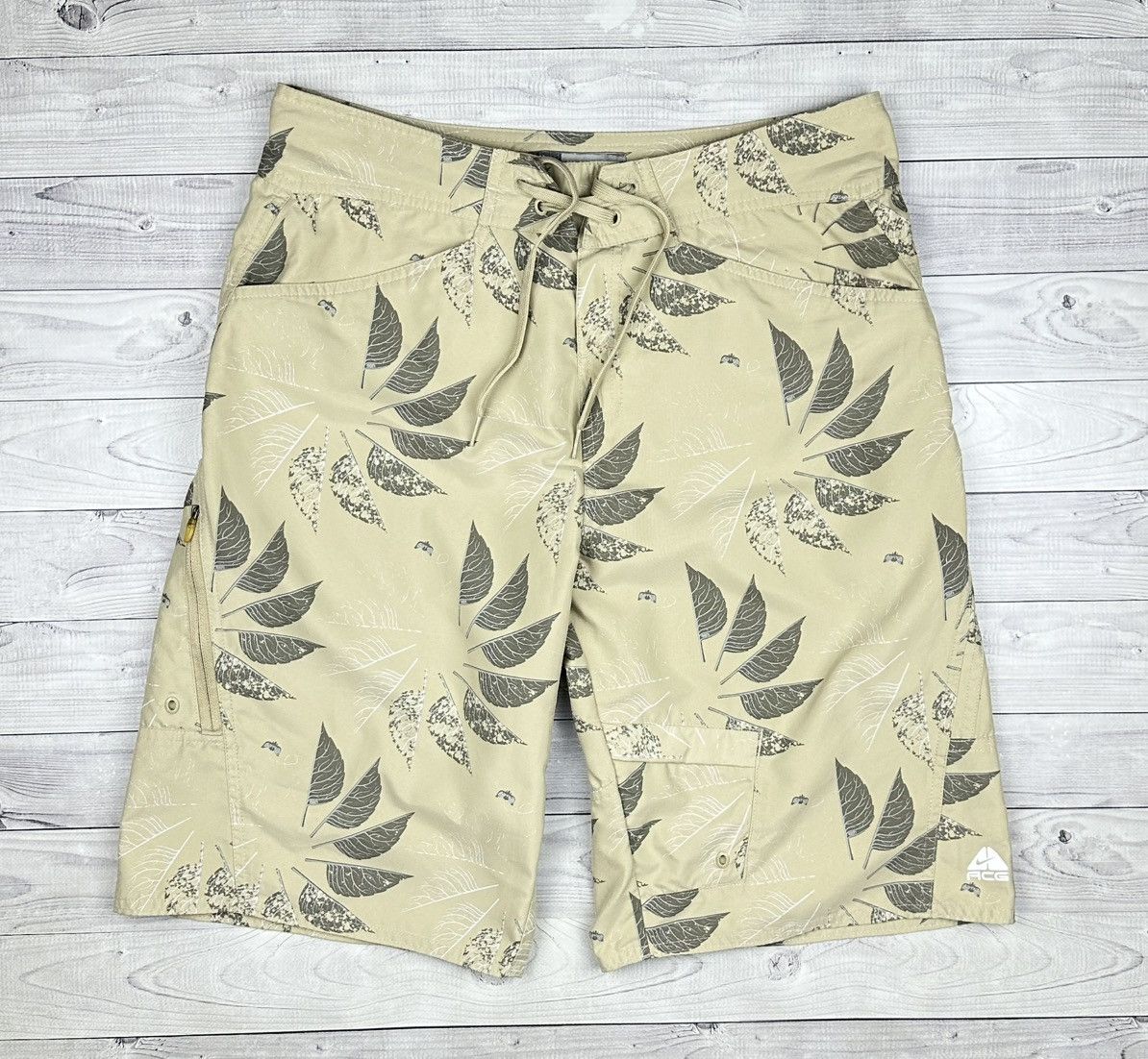 Nike Rare Nike ACG Vintage Shorts Size 32/M Size US 32 / EU 48 - 1 Thumbnail