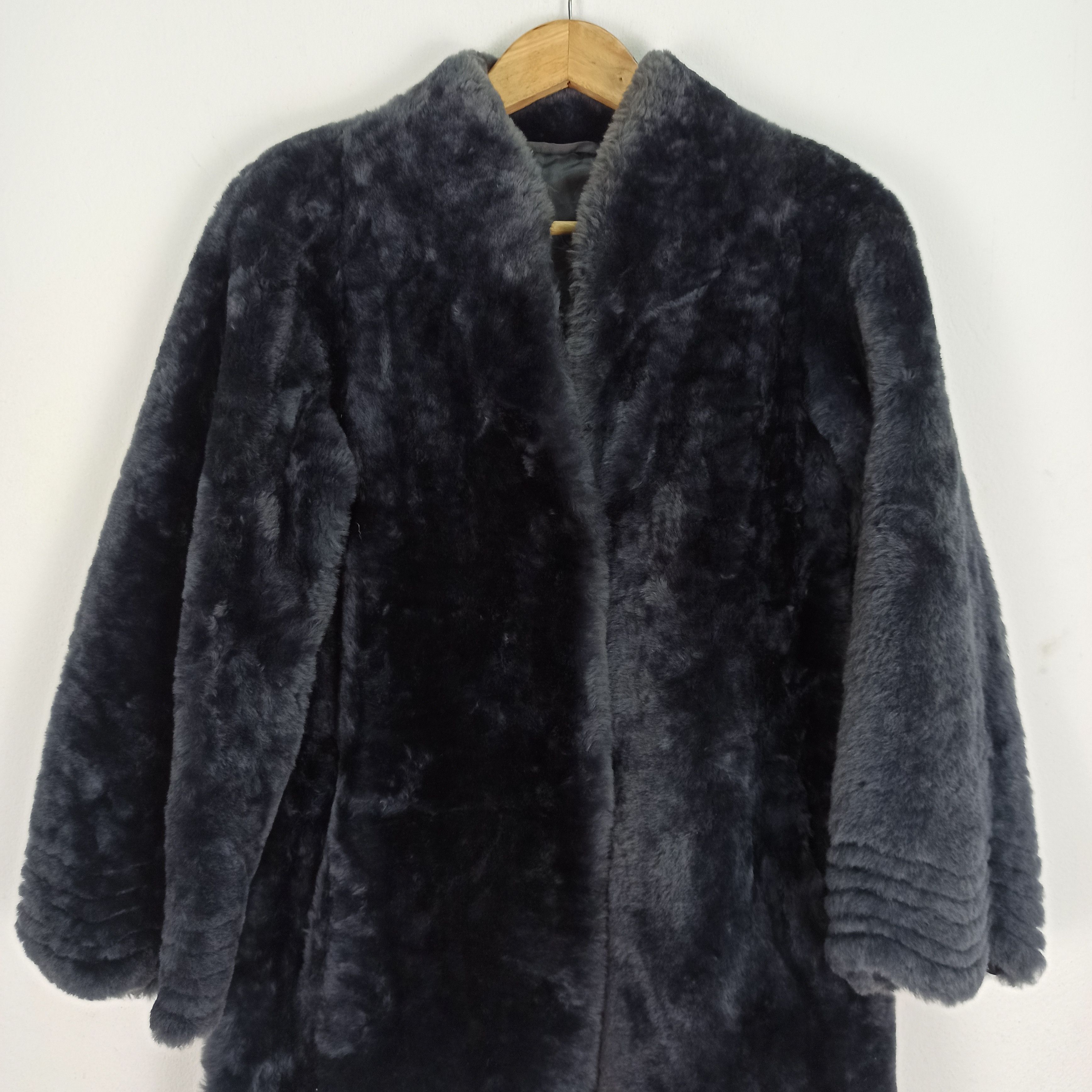Bally 🔥 STEALS🔥 Rare Bally Italy Fur Jacket Size M / US 6-8 / IT 42-44 - 2 Thumbnail