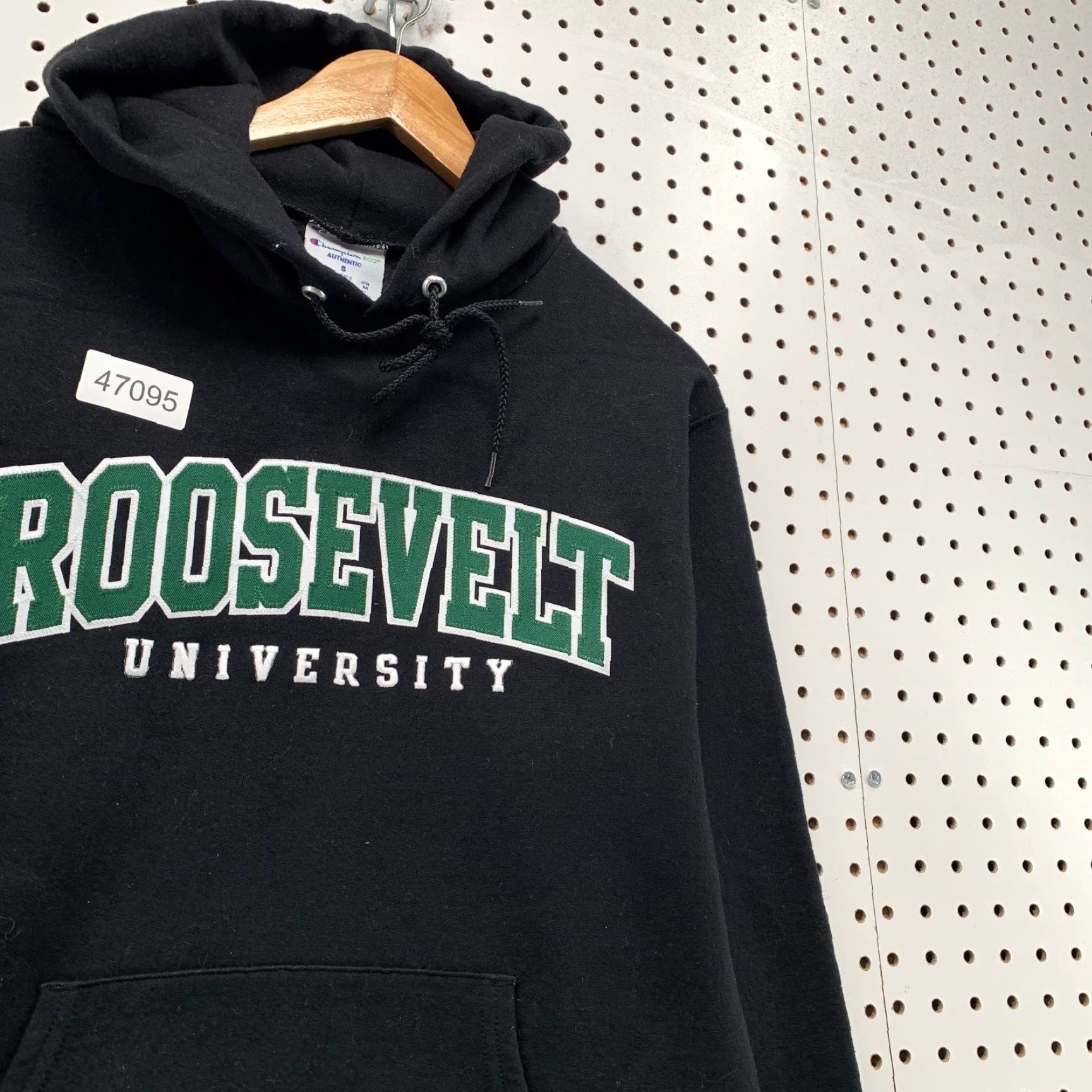 Champion VINTAGE Roosevelt University Hoodie Sweatshirt Men Small Black Champion NCAA Embroidered Size US S / EU 44-46 / 1 - 7 Thumbnail