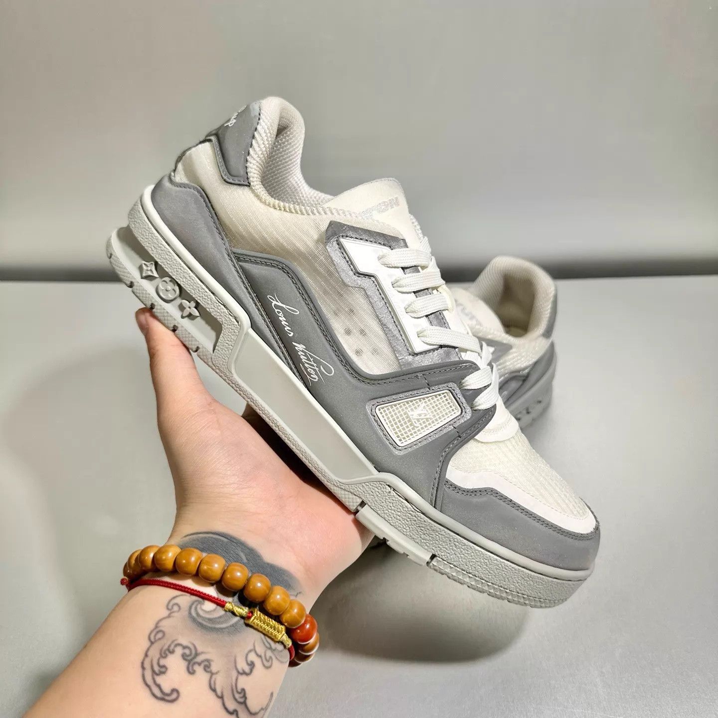 Louis Vuitton Louis Vuitton Trainer White/Gray 7.5/41.5 Like New Size US 8.5 / EU 41-42 - 8 Thumbnail