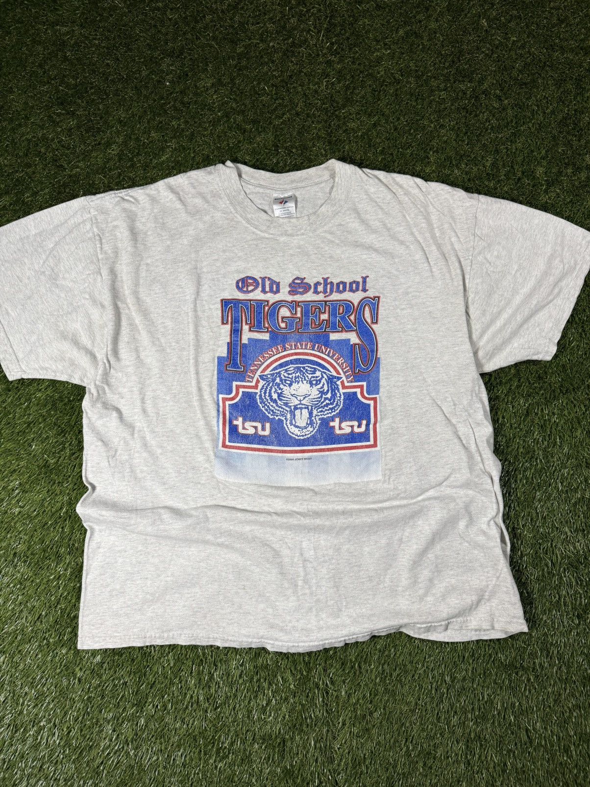 Vintage Vintage Y2k Old School Tigers Athletics Sports NCAA Logo Tee Size US XXL / EU 58 / 5 - 1 Thumbnail