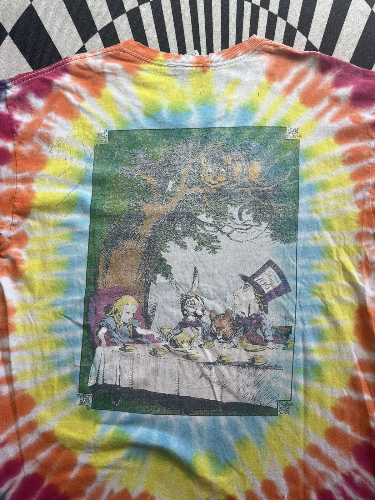 Arts & Science Vintage Alice In Wonderland 1997’s tie dye Very worn Tshirt Size US XL / EU 56 / 4 - 9 Thumbnail