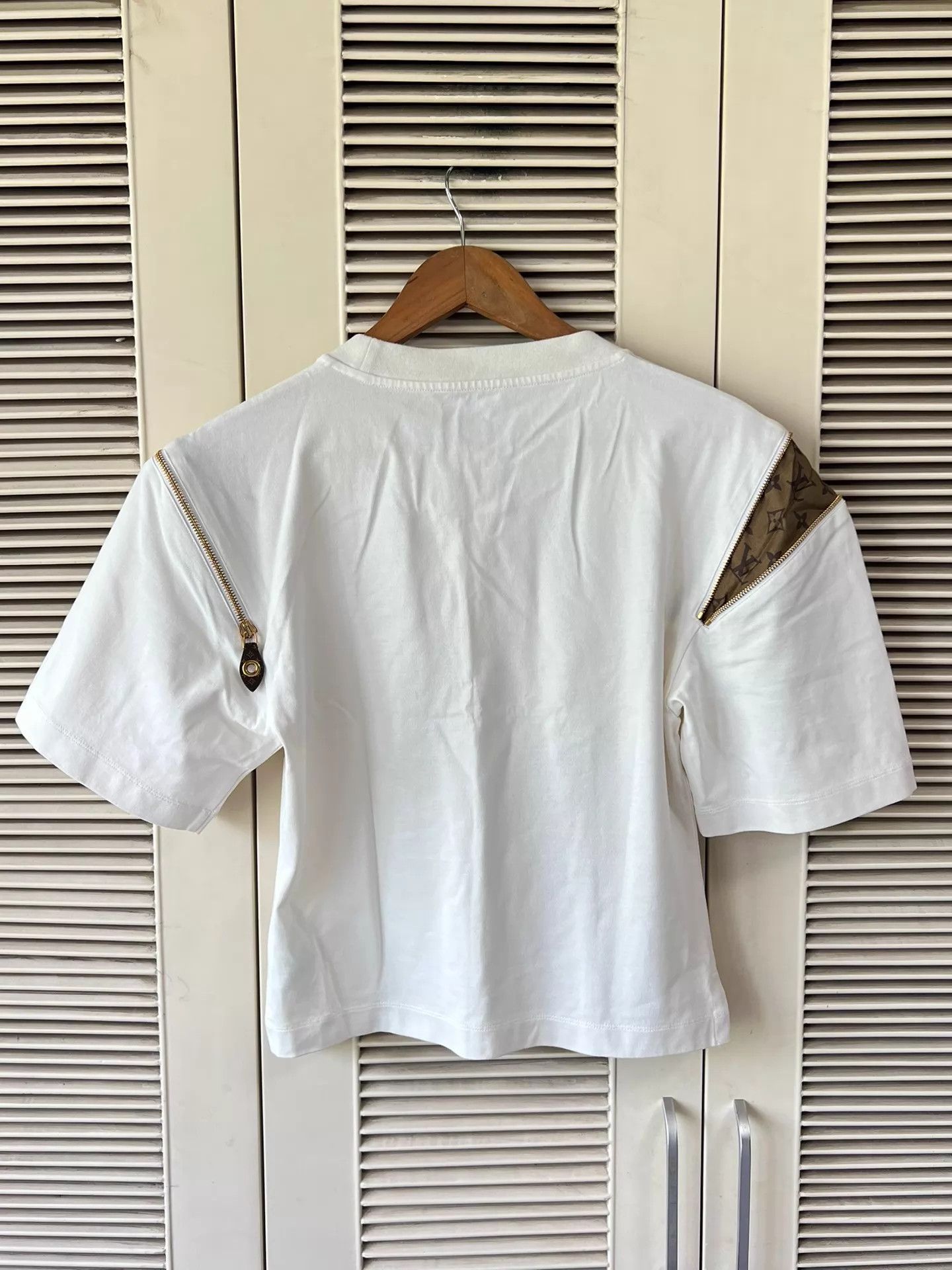 Louis Vuitton LV White Monogram Blocked Sleeve Tee w Chain Sleeve Zip S Size S / US 4 / IT 40 - 2 Thumbnail