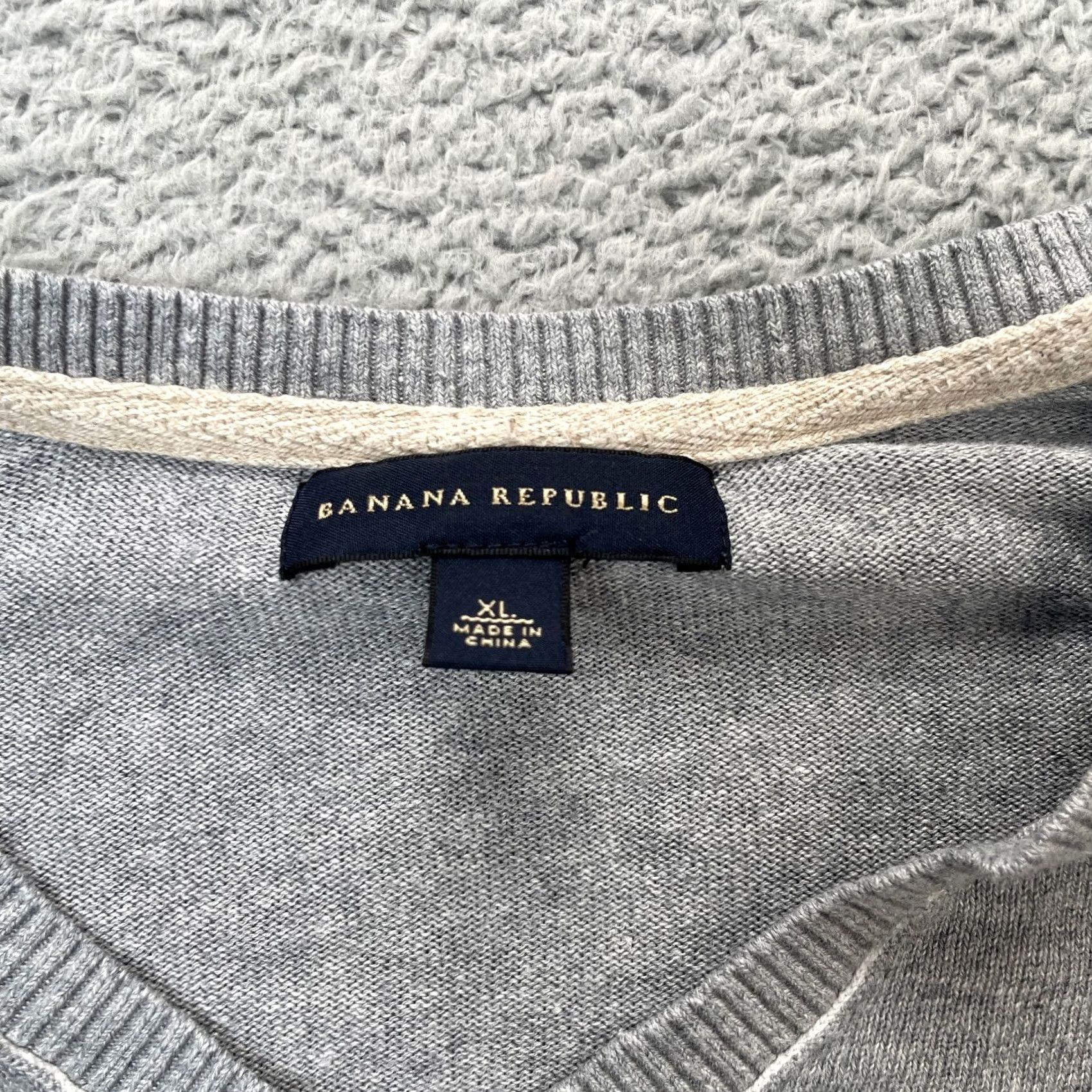 Banana Republic Banana Republic Sweater Mens XL Gray V-Neck Silk Knit Lightweight Pullover Knit Winter Spring Fall Casual Shirt/Top Mens Regular Fit Size US XL / EU 56 / 4 - 2 Thumbnail