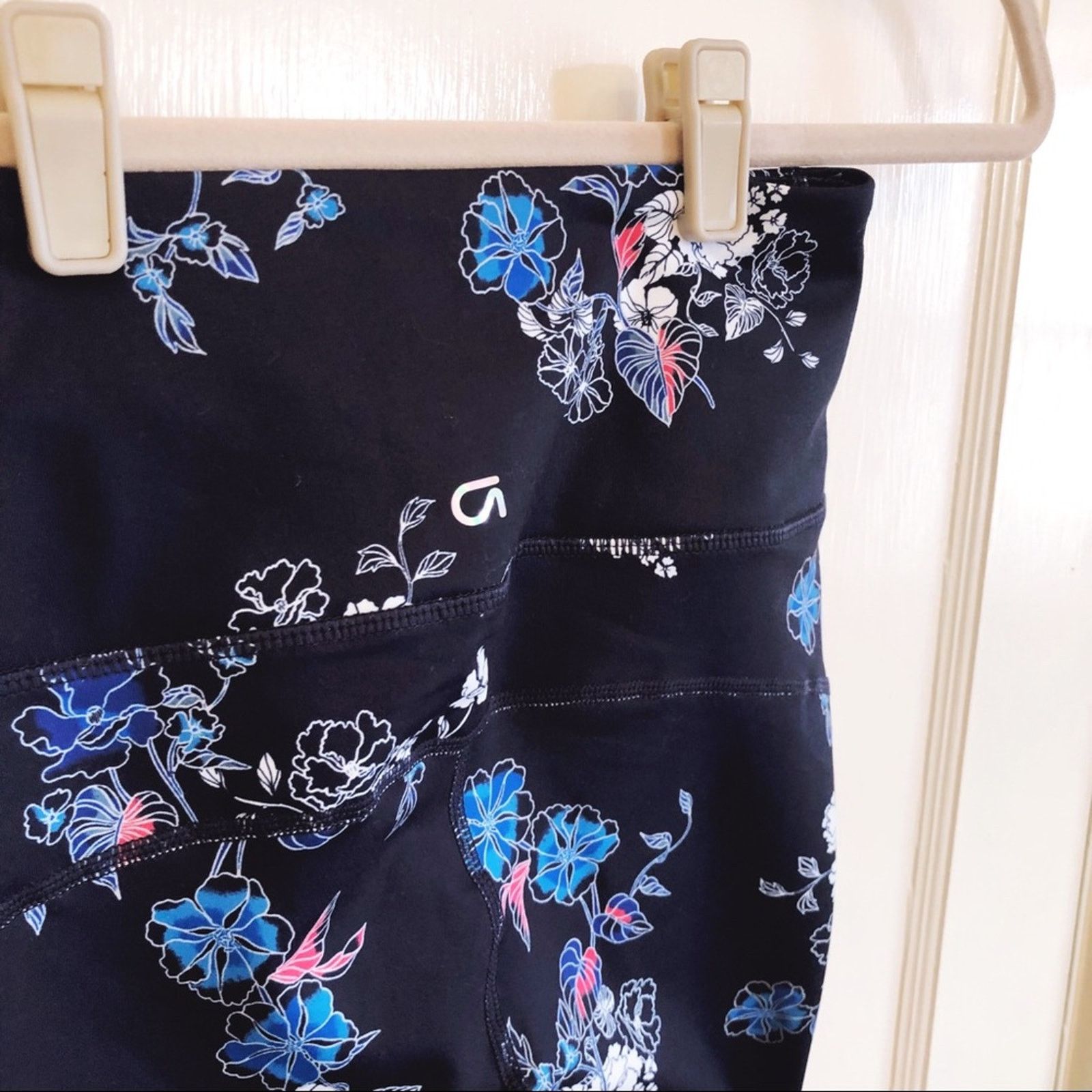 Gap GAP Fit High-Rise Blue Floral Compression Leggings Size 27" / US 4 / IT 40 - 4 Thumbnail