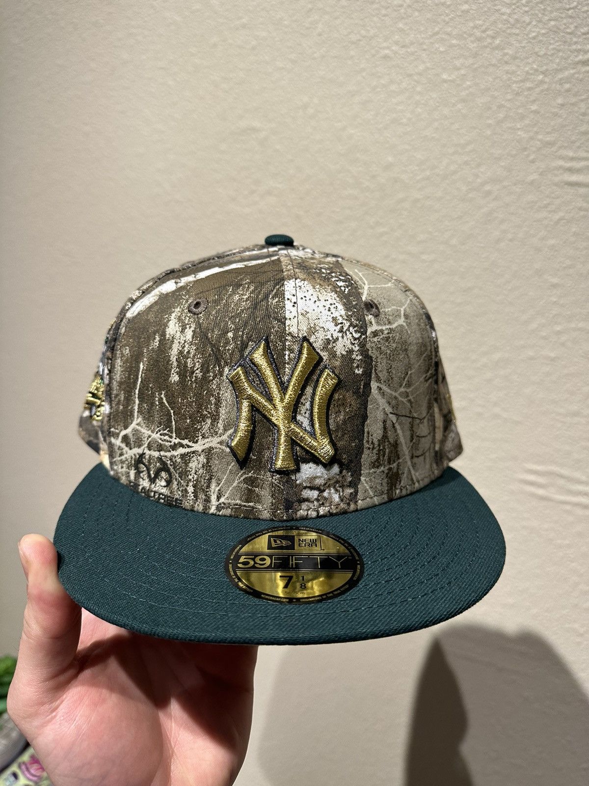 image of Vintage New York Yankees Real Tree 1999 World Series 95 North 7 1/8 in Realtree, Men's