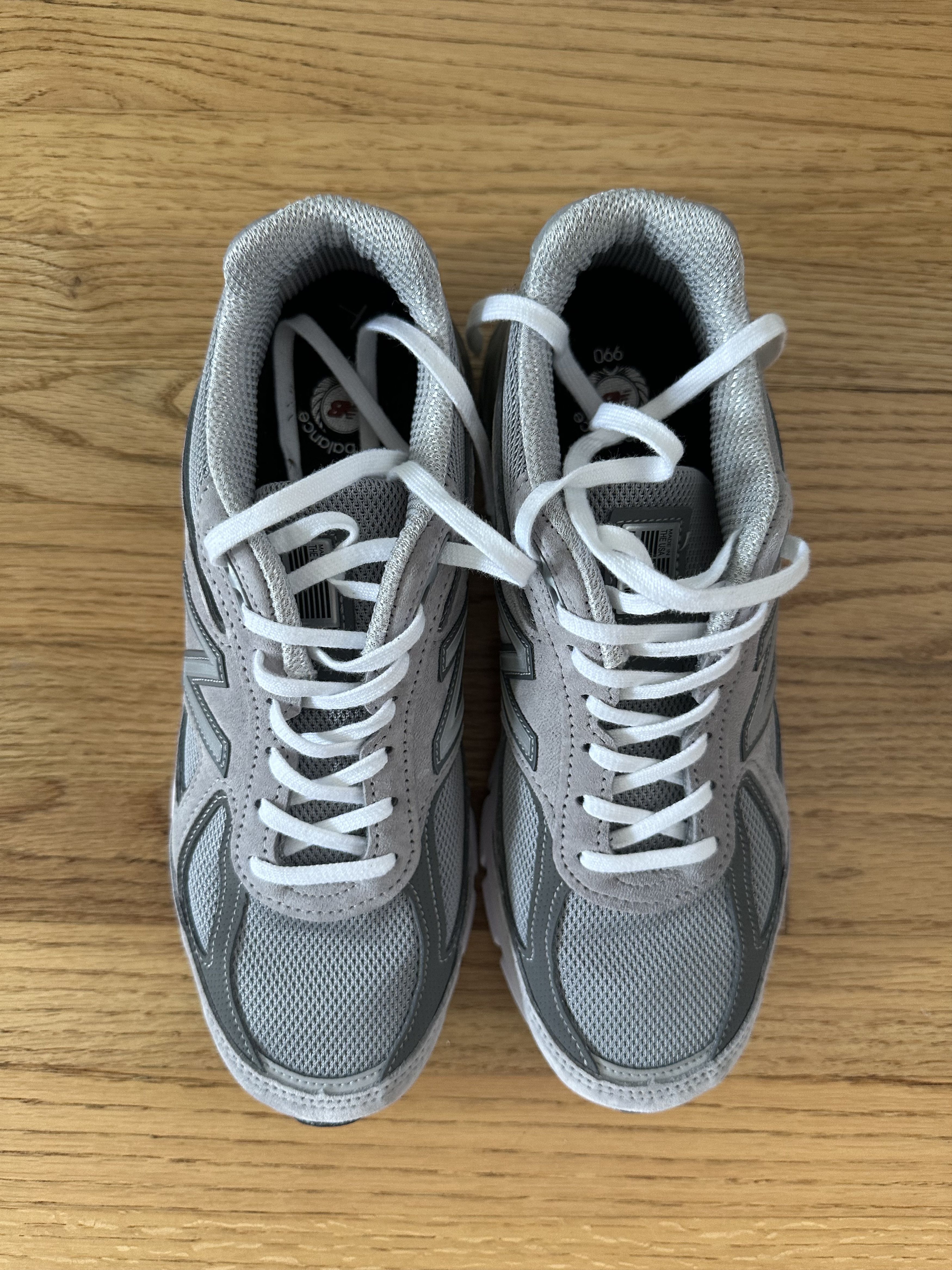 New Balance 990 V4 Size US 8 / EU 41 - 2 Thumbnail
