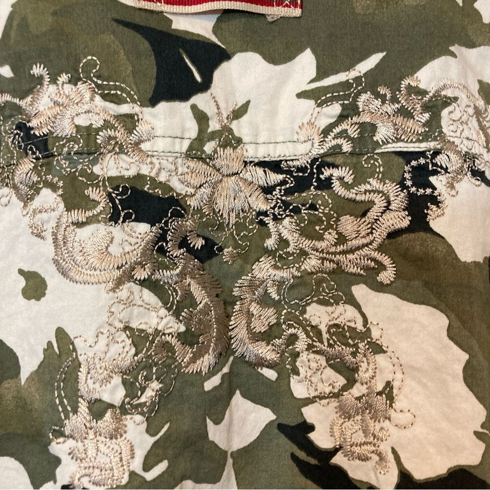 Chicos Chico’s Camouflage Camo Embroidered Button Down Shirt Top Size L / US 10 / IT 46 - 9 Thumbnail