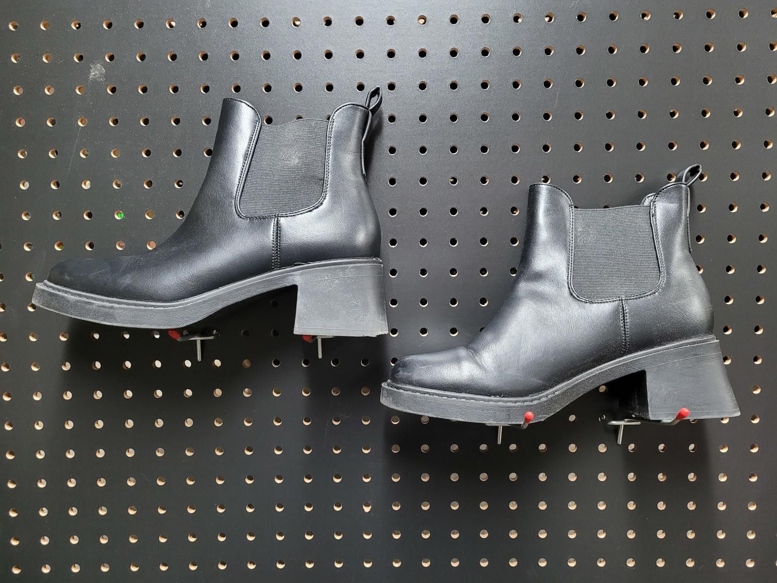 Unknown London Sleek Black Chelsea Boots - Step Out in Style! Act Fast! Size US 8 / IT 38 - 6 Thumbnail