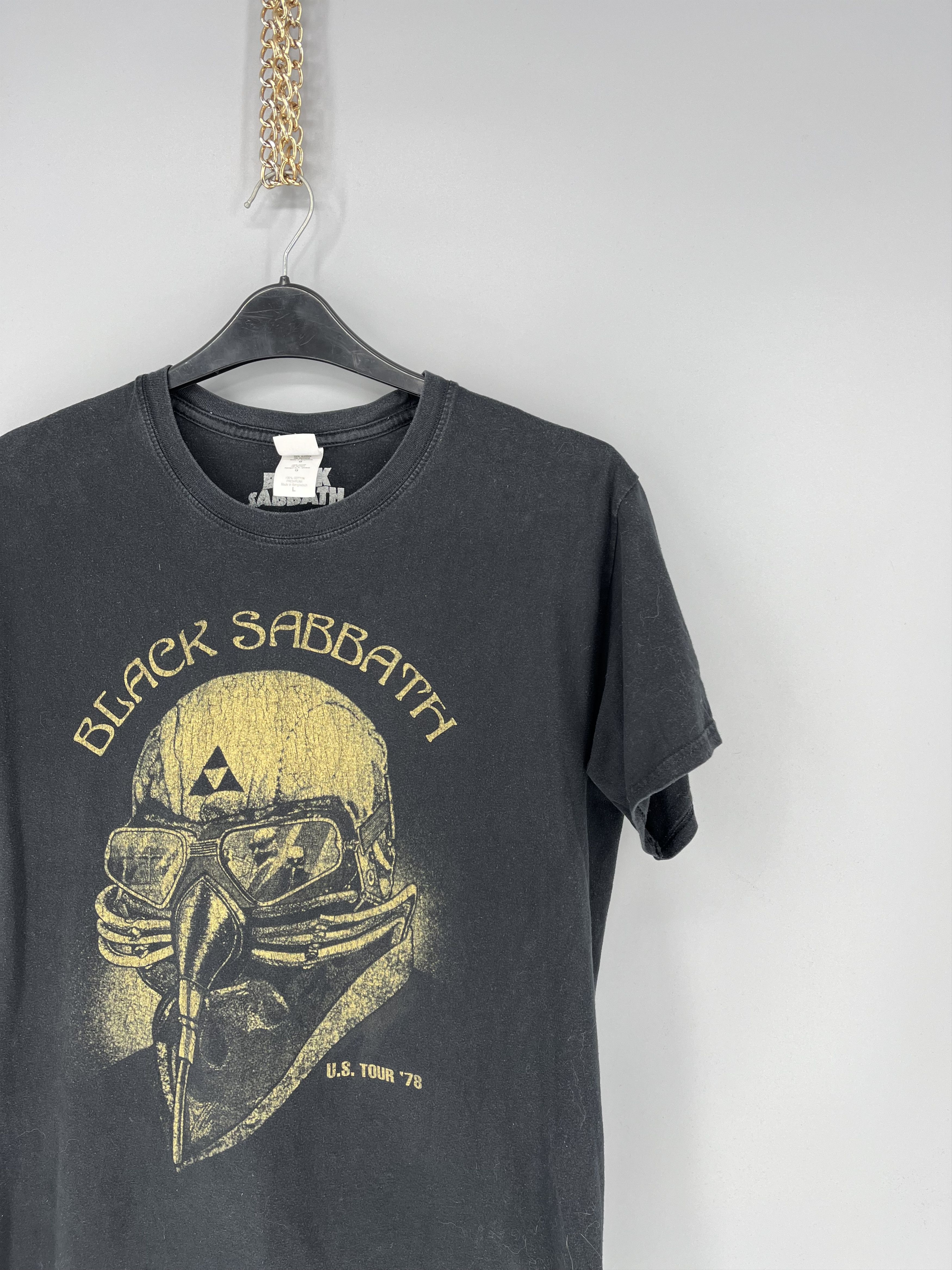 Band Tees Vintage Black Sabbath Big Logo Y2K T-Shirt Size US M / EU 48-50 / 2 - 5 Thumbnail