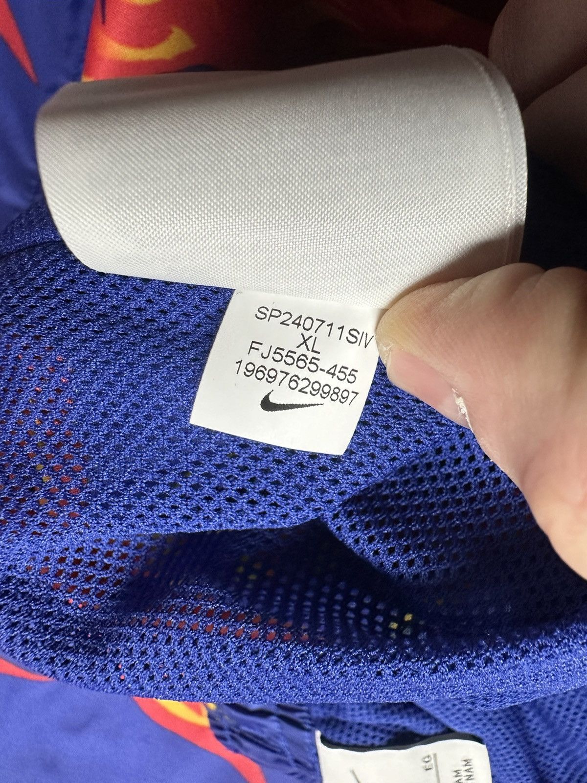 Nike Barcelona Nike tracksuit multicolor rare hawai rare size XL Size US XL / EU 56 / 4 - 8 Thumbnail