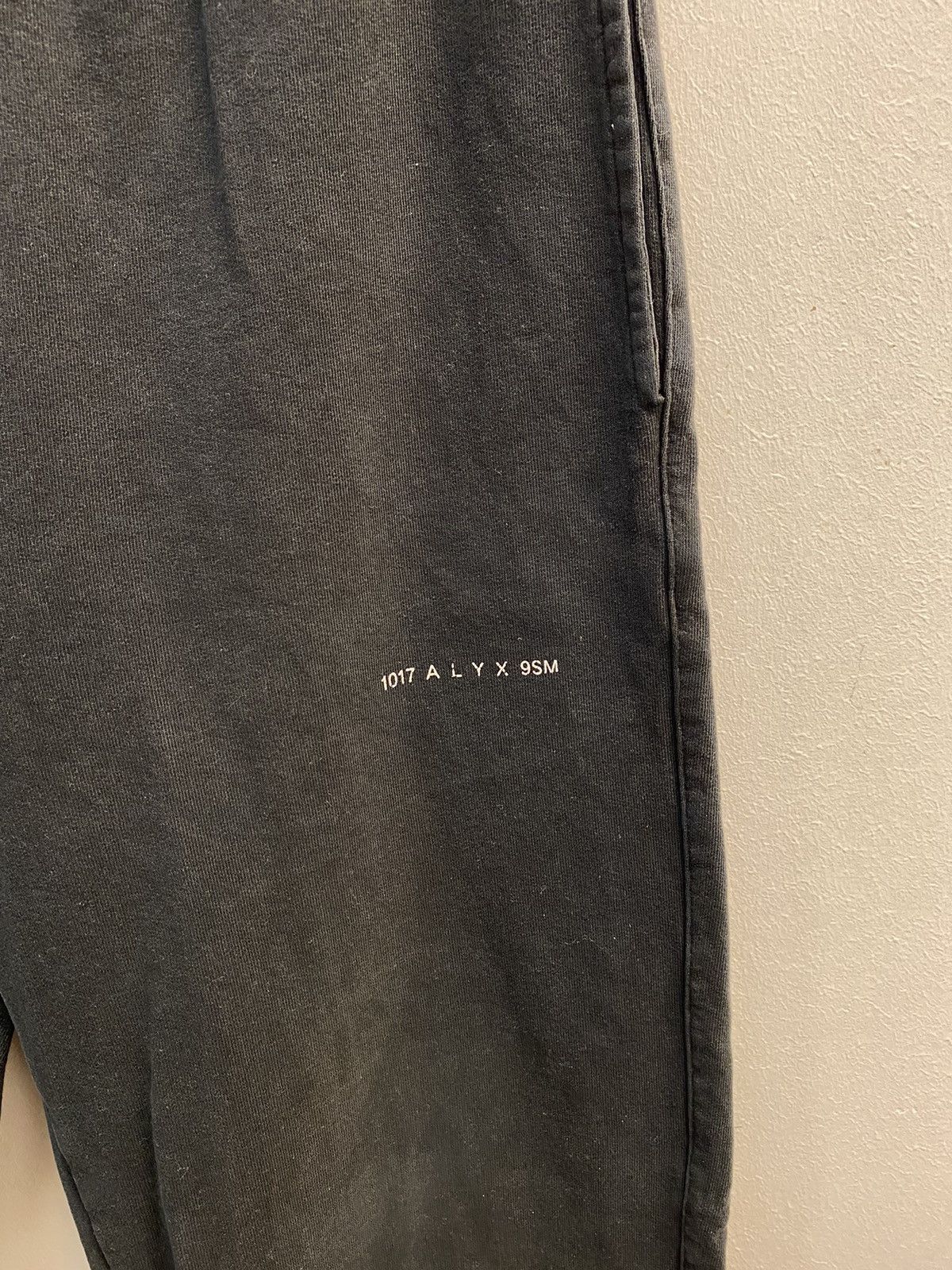 1017 ALYX 9SM 1017 ALYX 9SM Sweatpants – Black Size US 34 / EU 50 - 2 Thumbnail