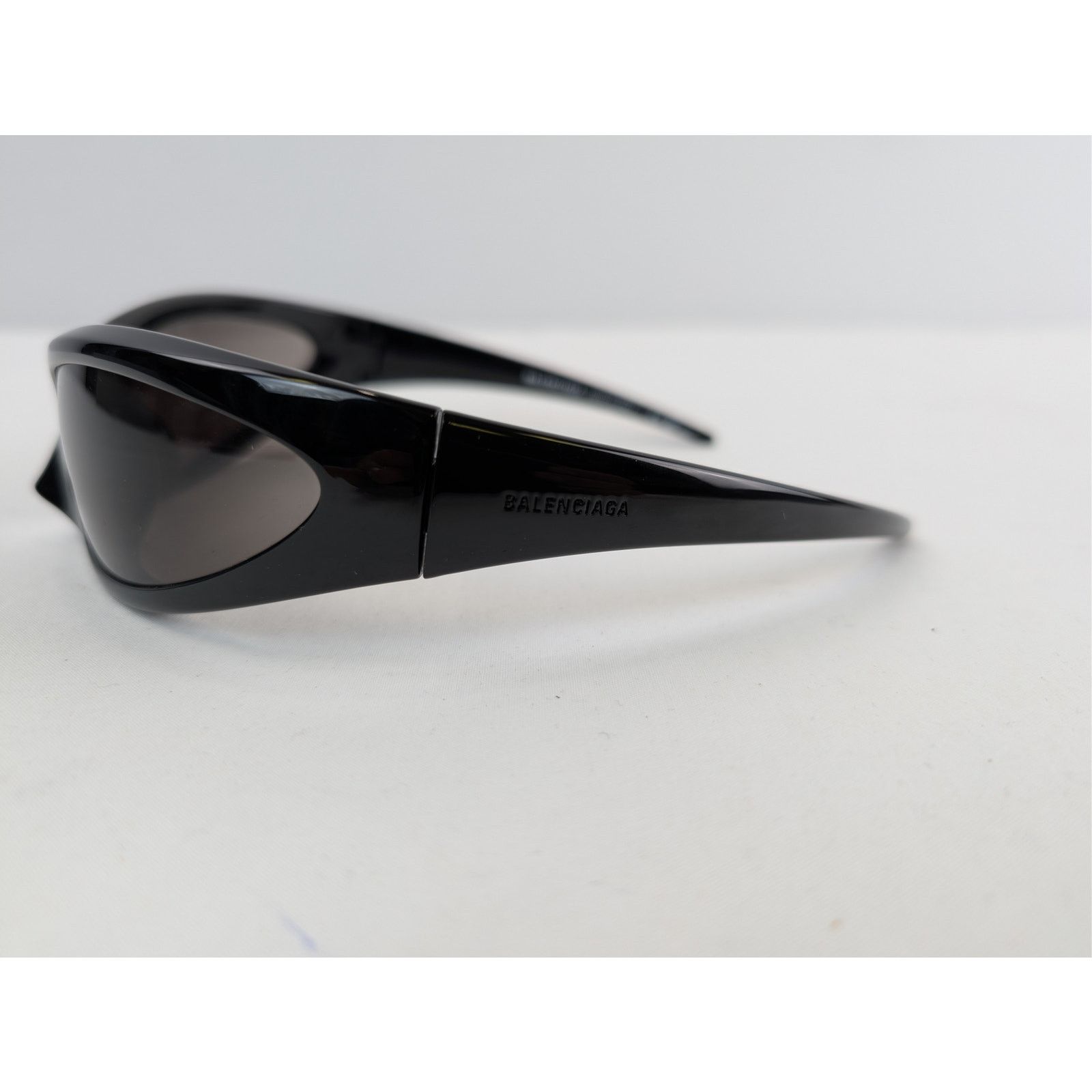 Balenciaga o1rshd1 Size: OS / Skin Cat Sunglasses in Black Size ONE SIZE - 7 Thumbnail