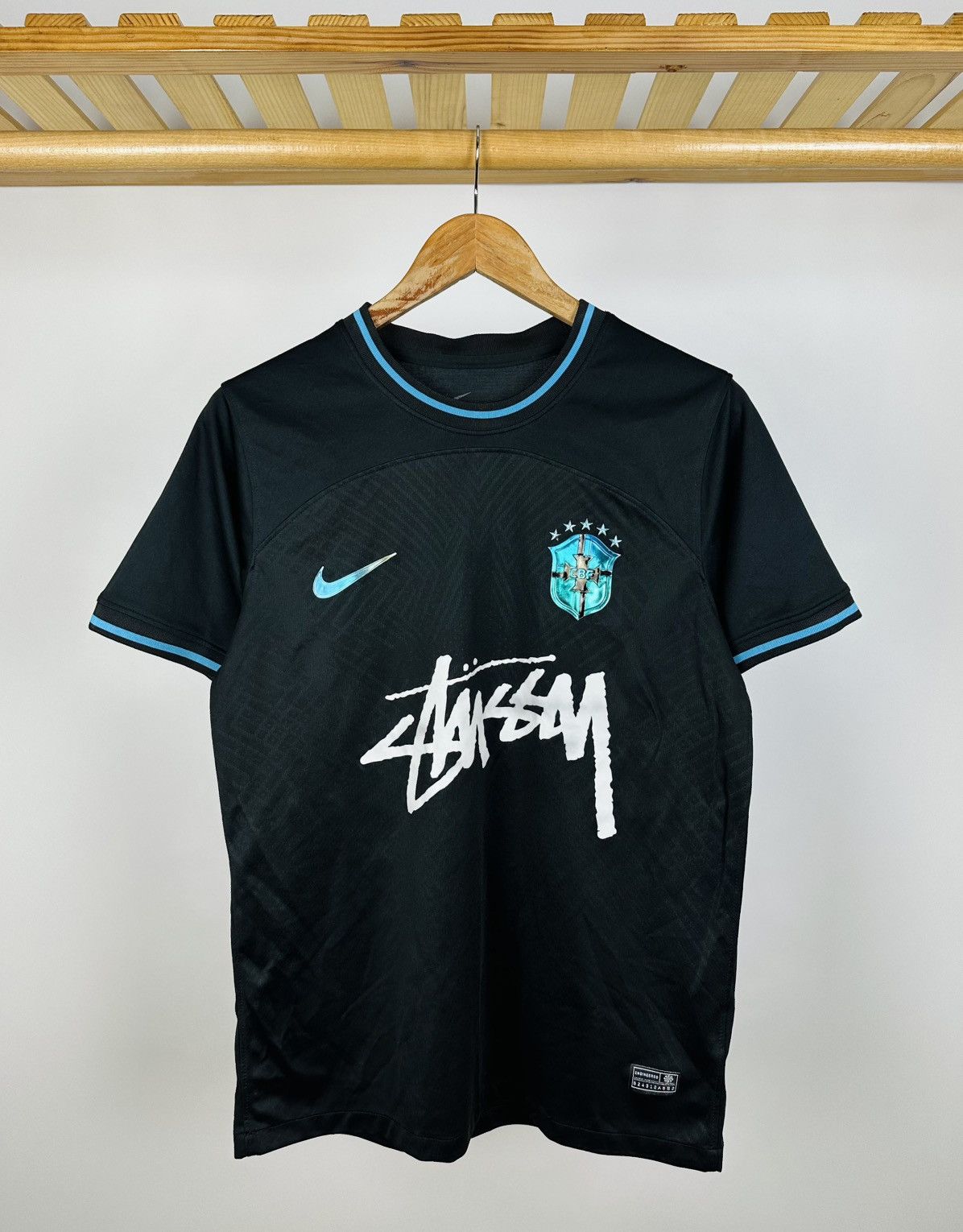 Nike Nike Brazil Soccer Jersey T Shirt Size S Size US S / EU 44-46 / 1 - 1 Thumbnail